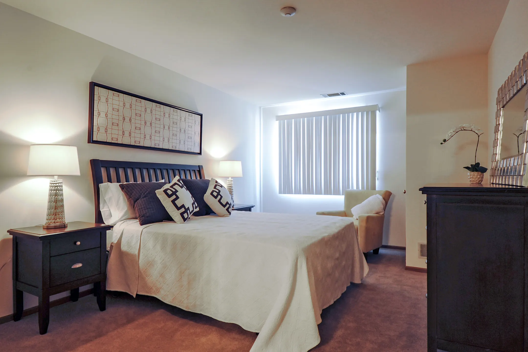 The Edgerton 4909 W Edgerton Ave Greenfield, WI Apartments for Rent