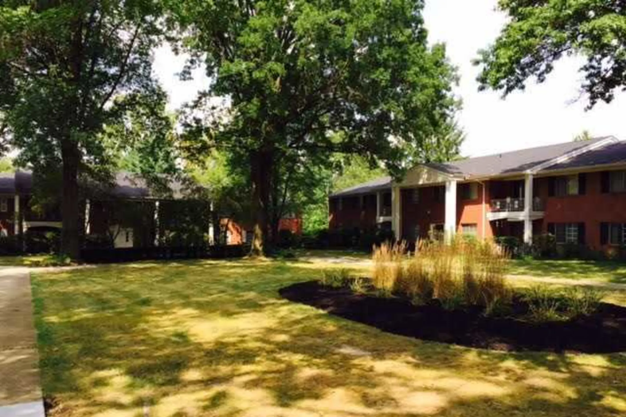 Landscaping - Monticello Apartments & Townhomes - Youngstown, OH