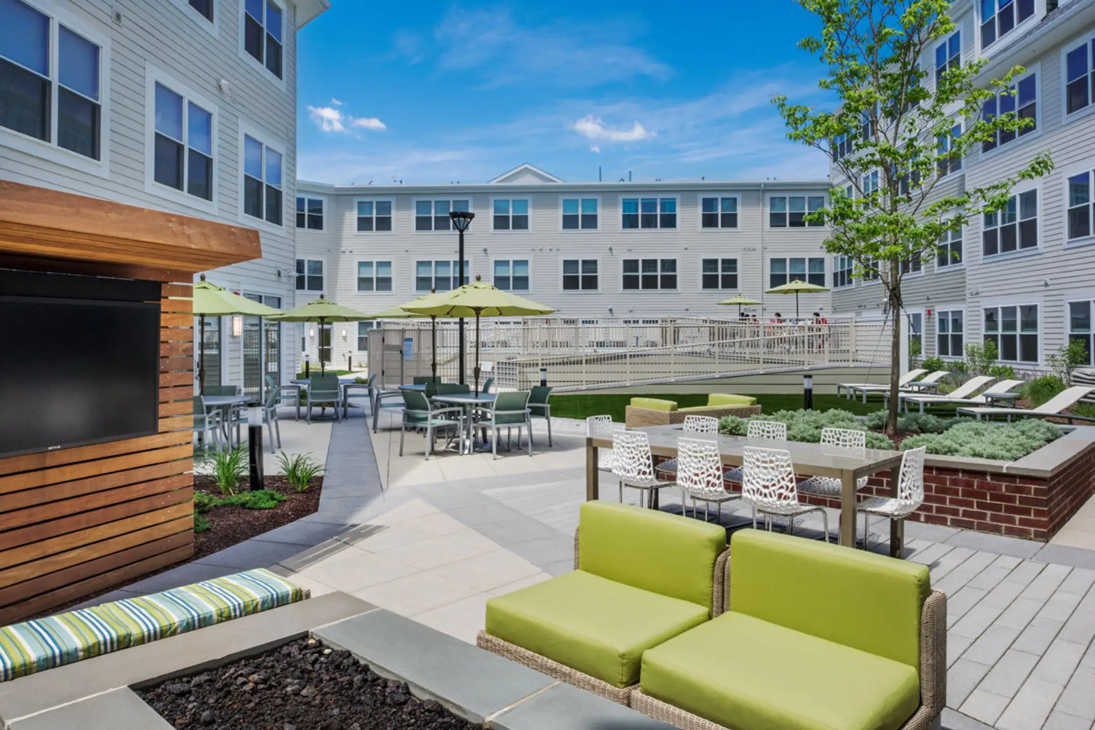 Landing 53 Apartments Braintree, MA 02184