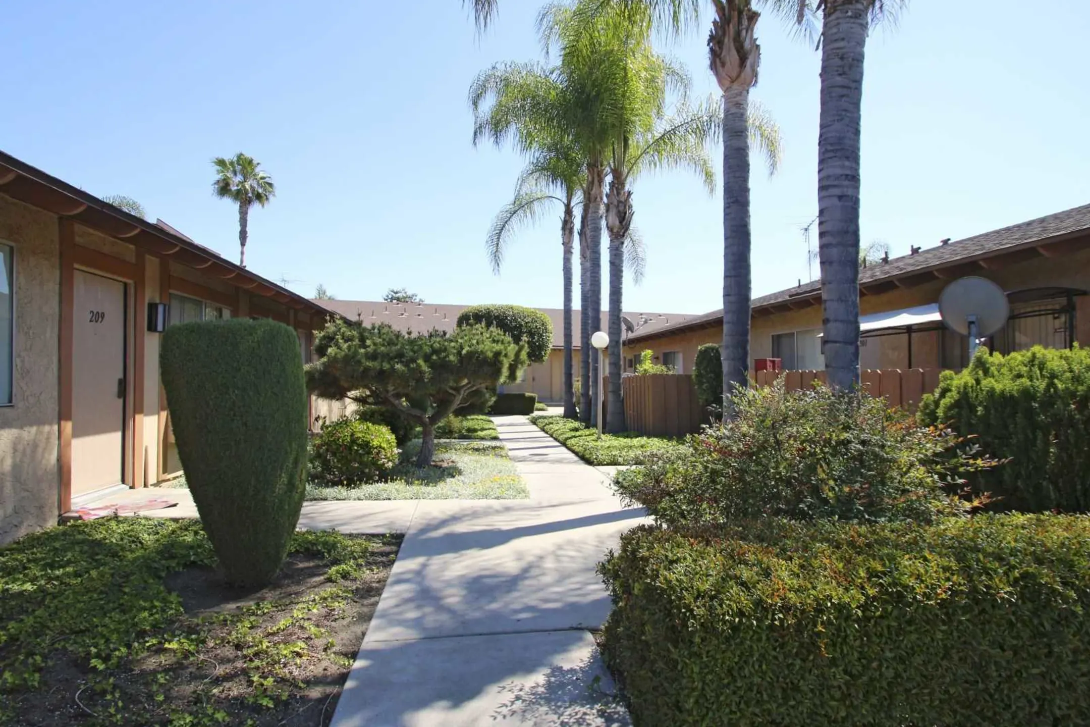 Lincoln Terrace Apartments - Anaheim, CA 92801