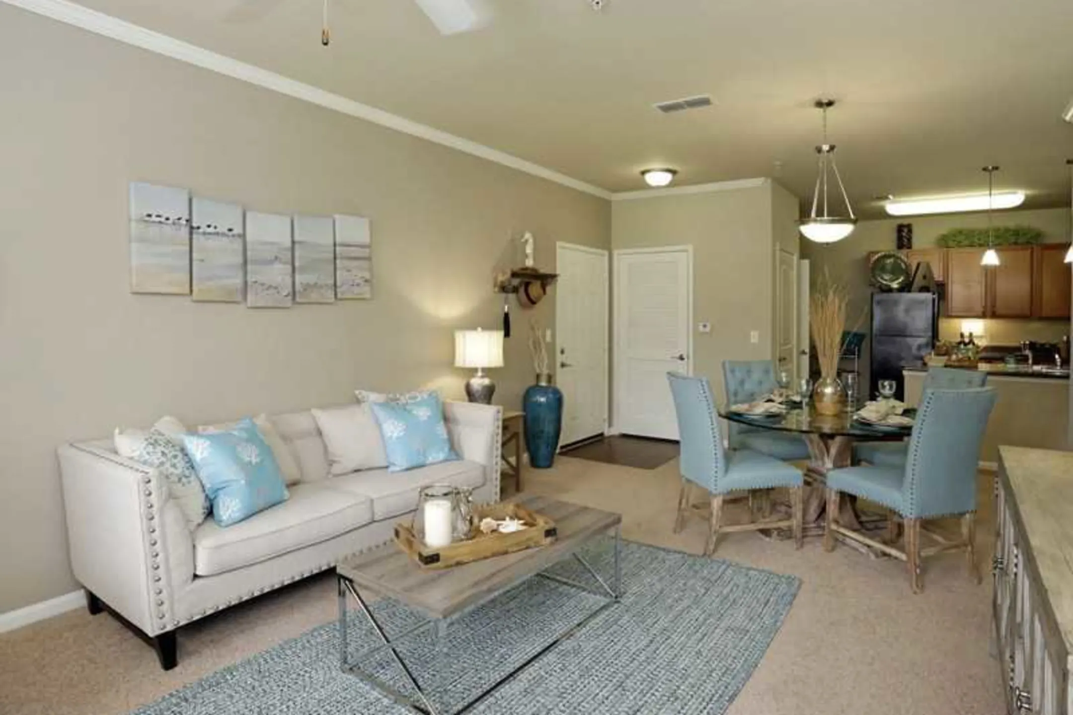 Living Room - Avalon Apartments - Pensacola, FL