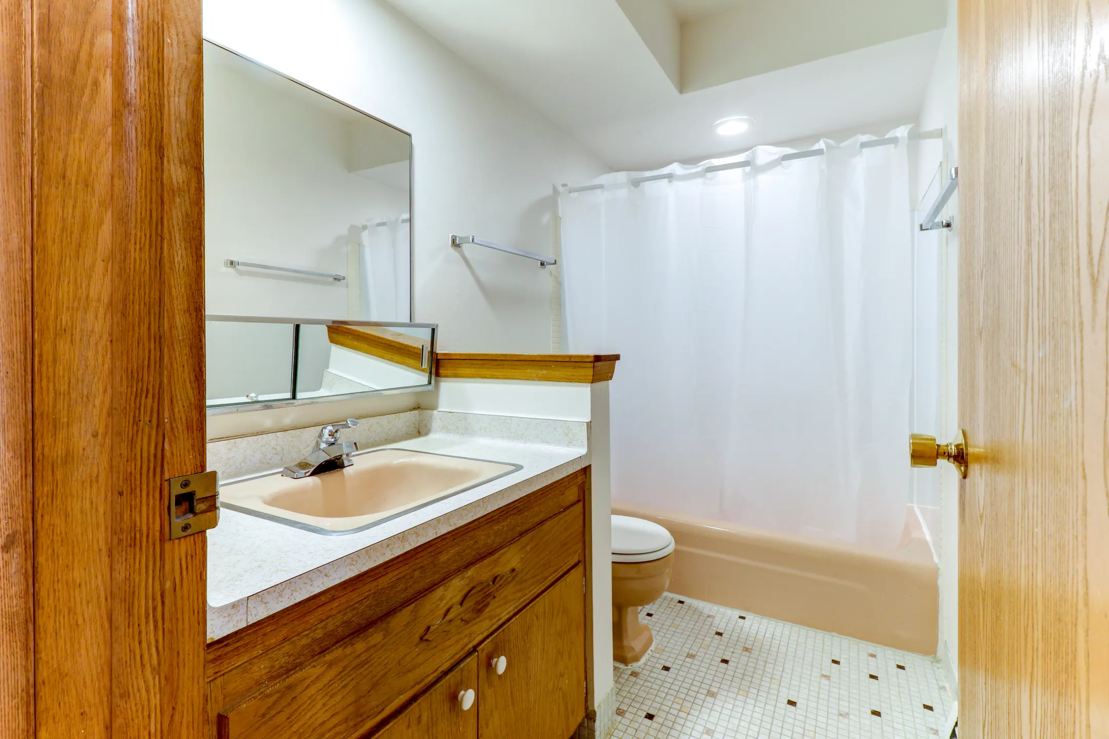 Bathroom - Ridge Manor Apartments - Hales Corners, WI