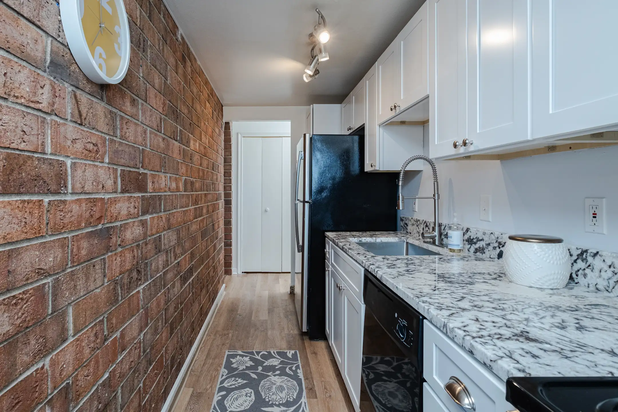 Concierge Apartments 98 Cold Spring Rd Rocky Hill, CT Apartments