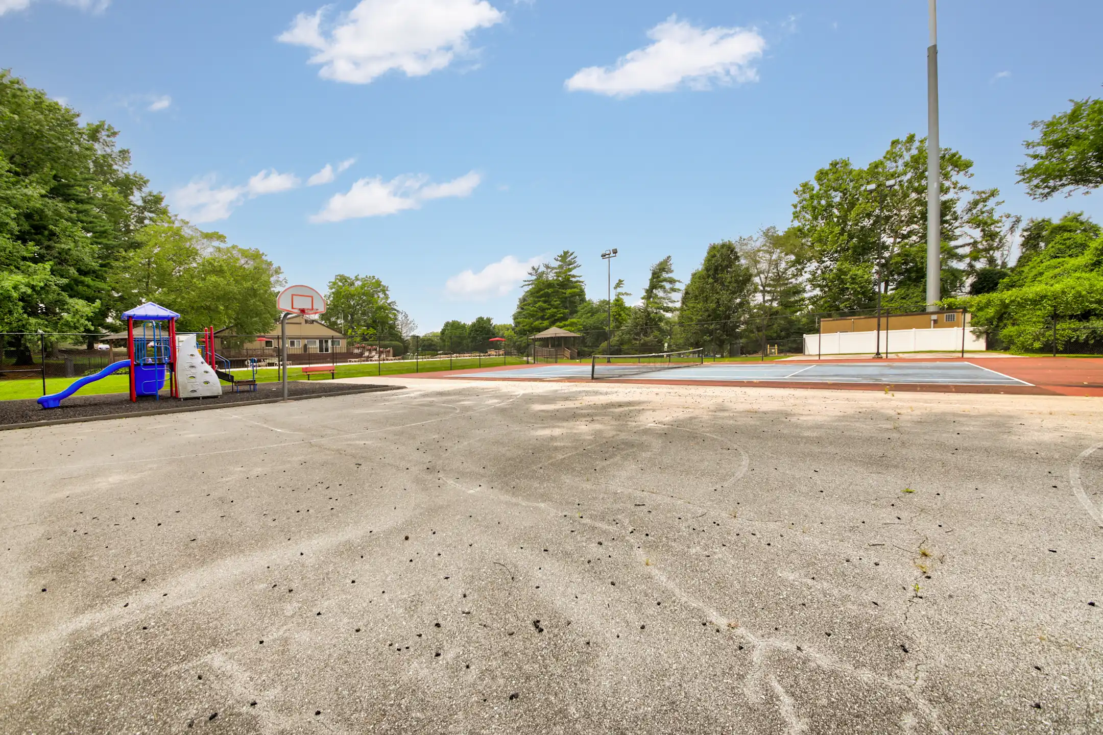 Suson Pines Apartments Saint Louis, MO 63128