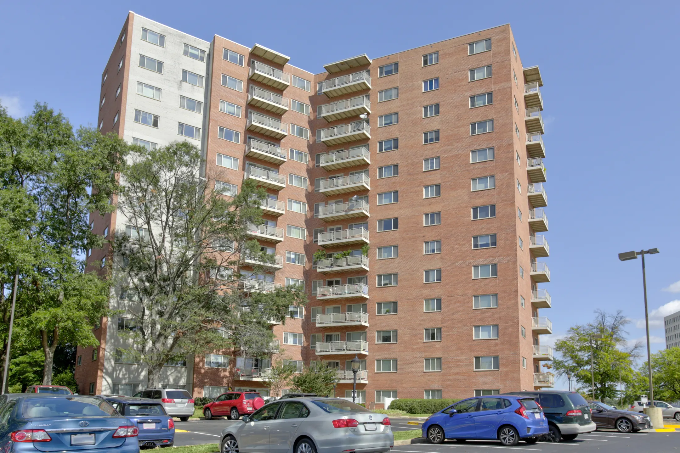 Building - Seminary Towers Apartments - Alexandria, VA