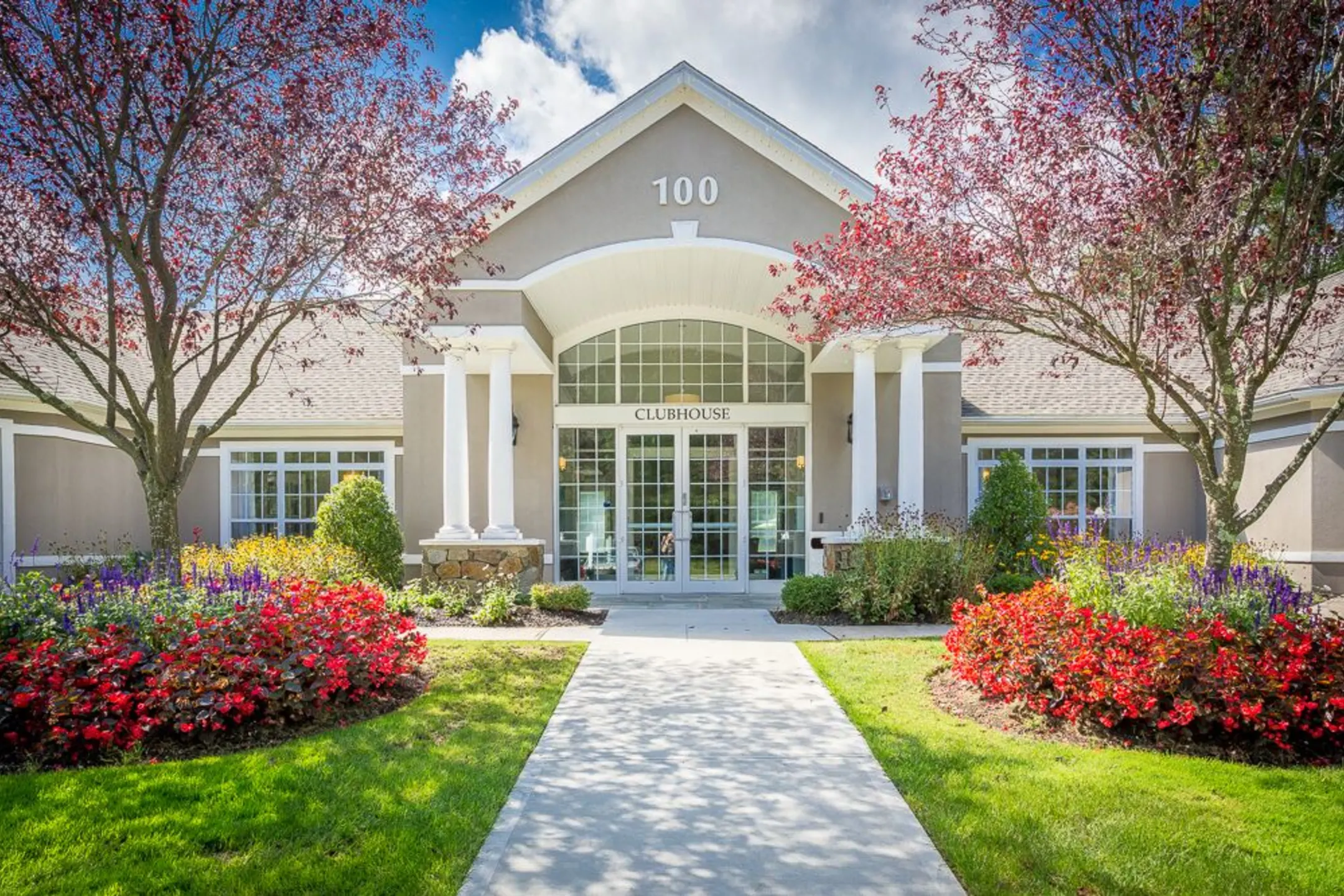 Stonegate Apartments 100 Stonegate Way Middle Island, NY Apartments