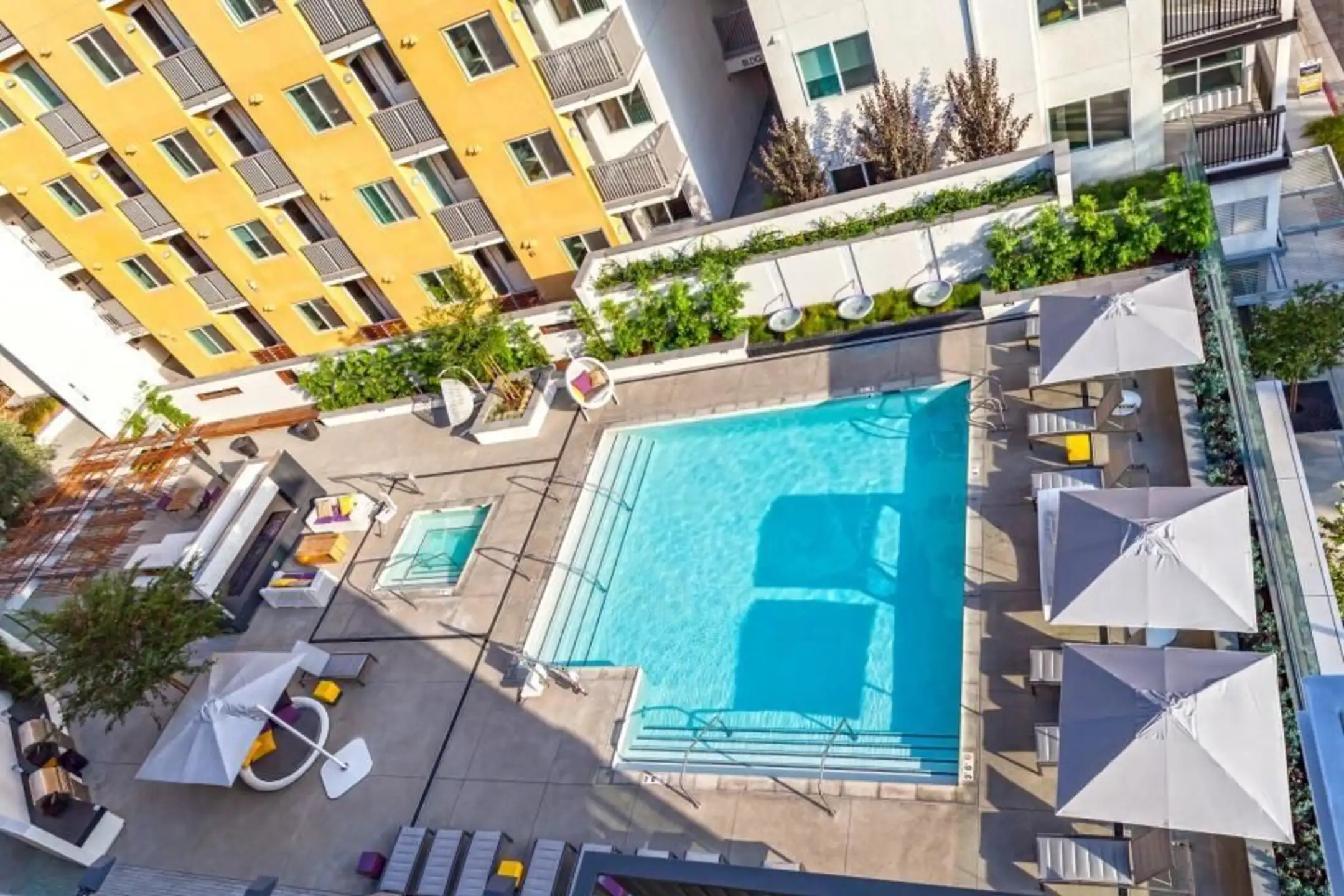 Pool - Camden Glendale - Glendale, CA