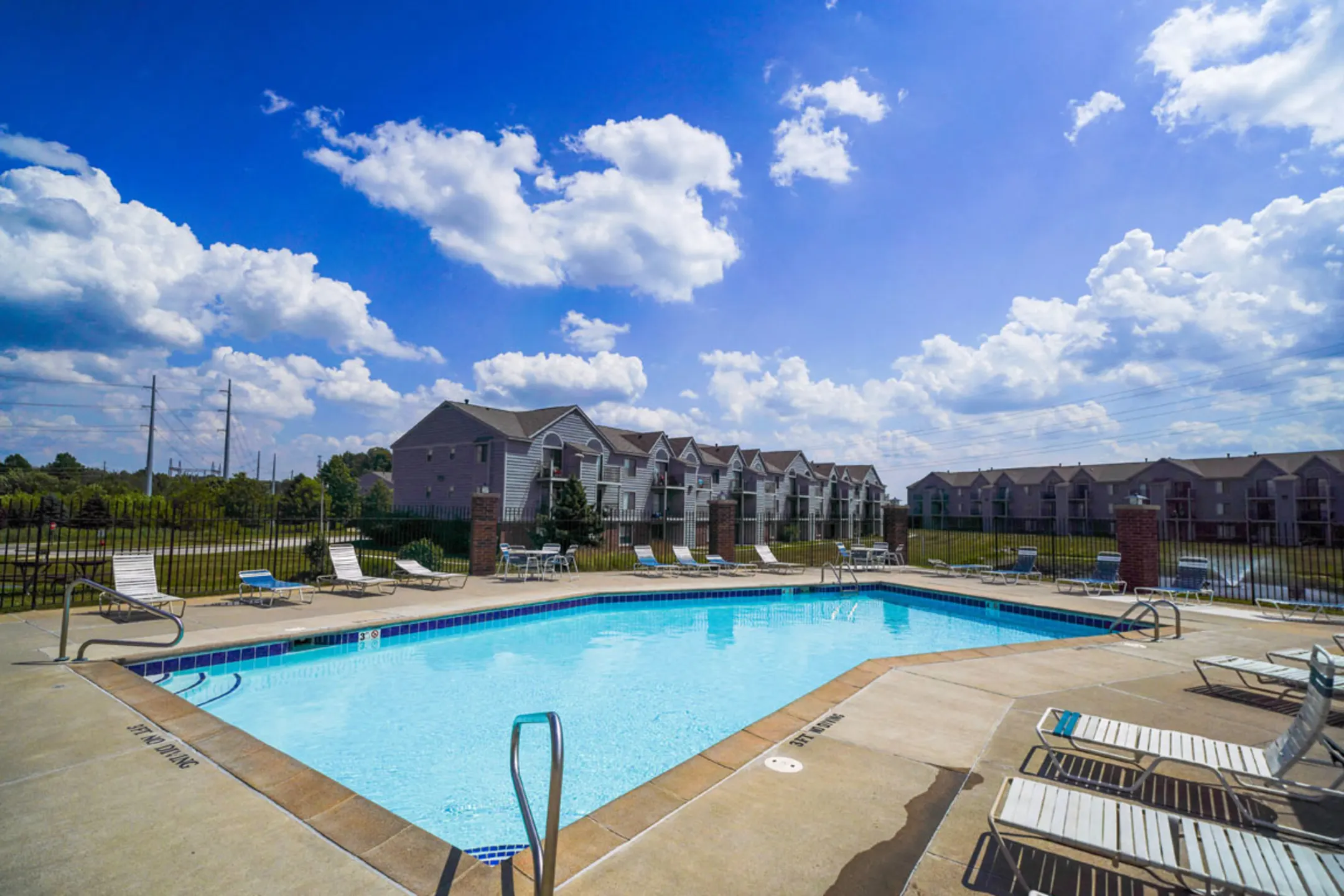 Dupont Lakes Apartments Fort Wayne, IN 46825