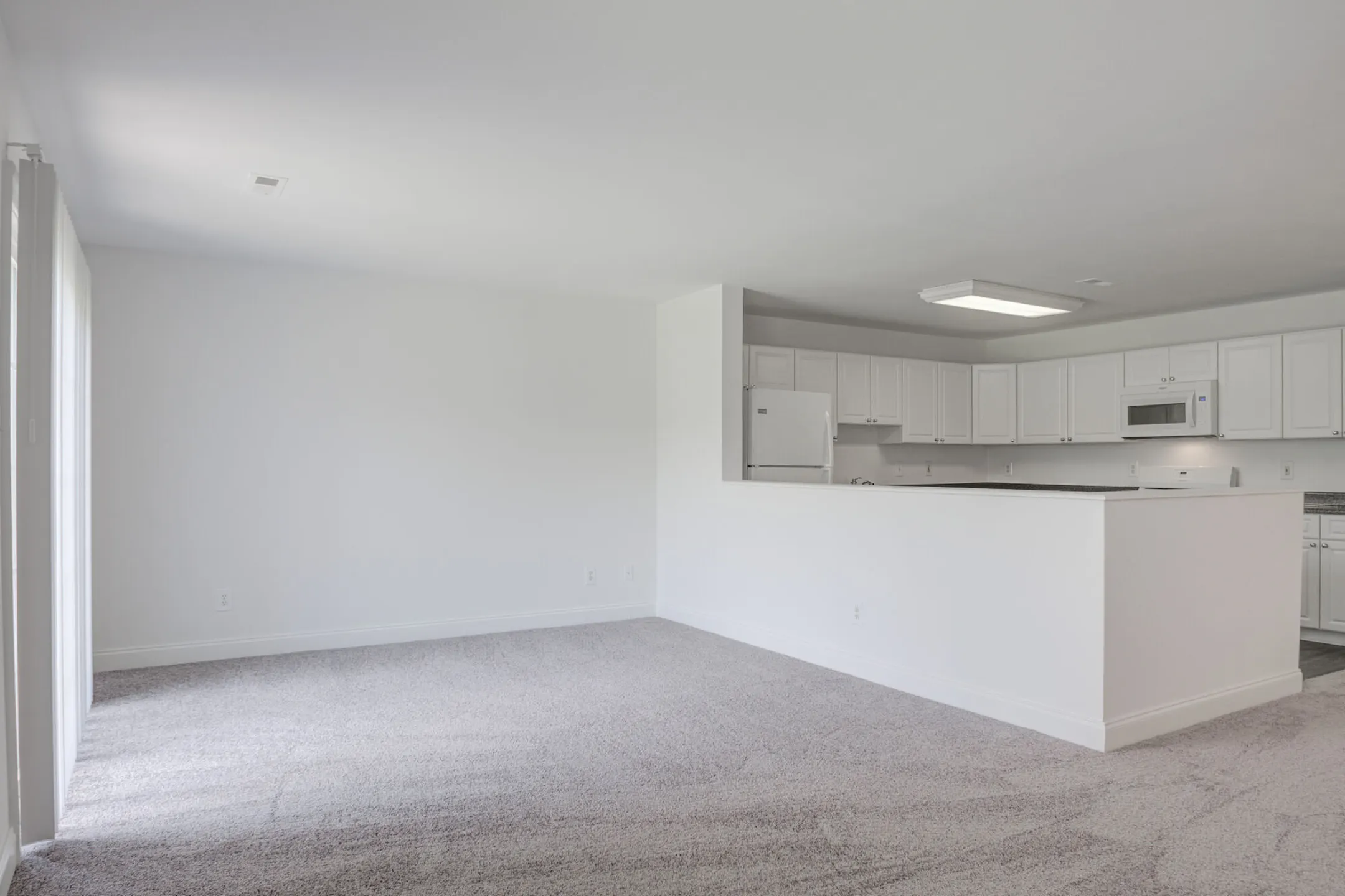 Living Room - The Fairways Apartments & Townhomes - Thorndale, PA