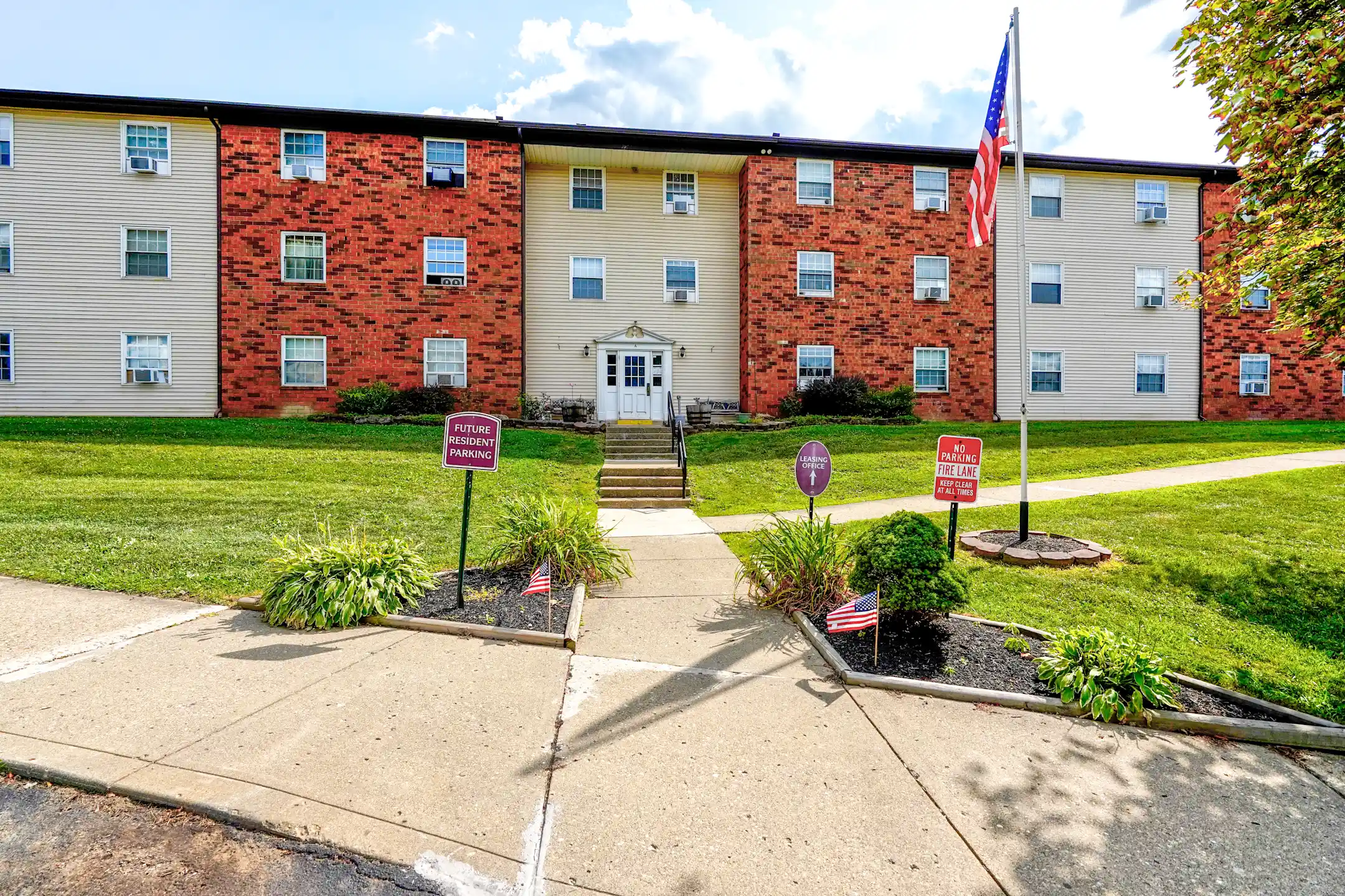 Building - Colonial Estates - Mount Vernon, OH