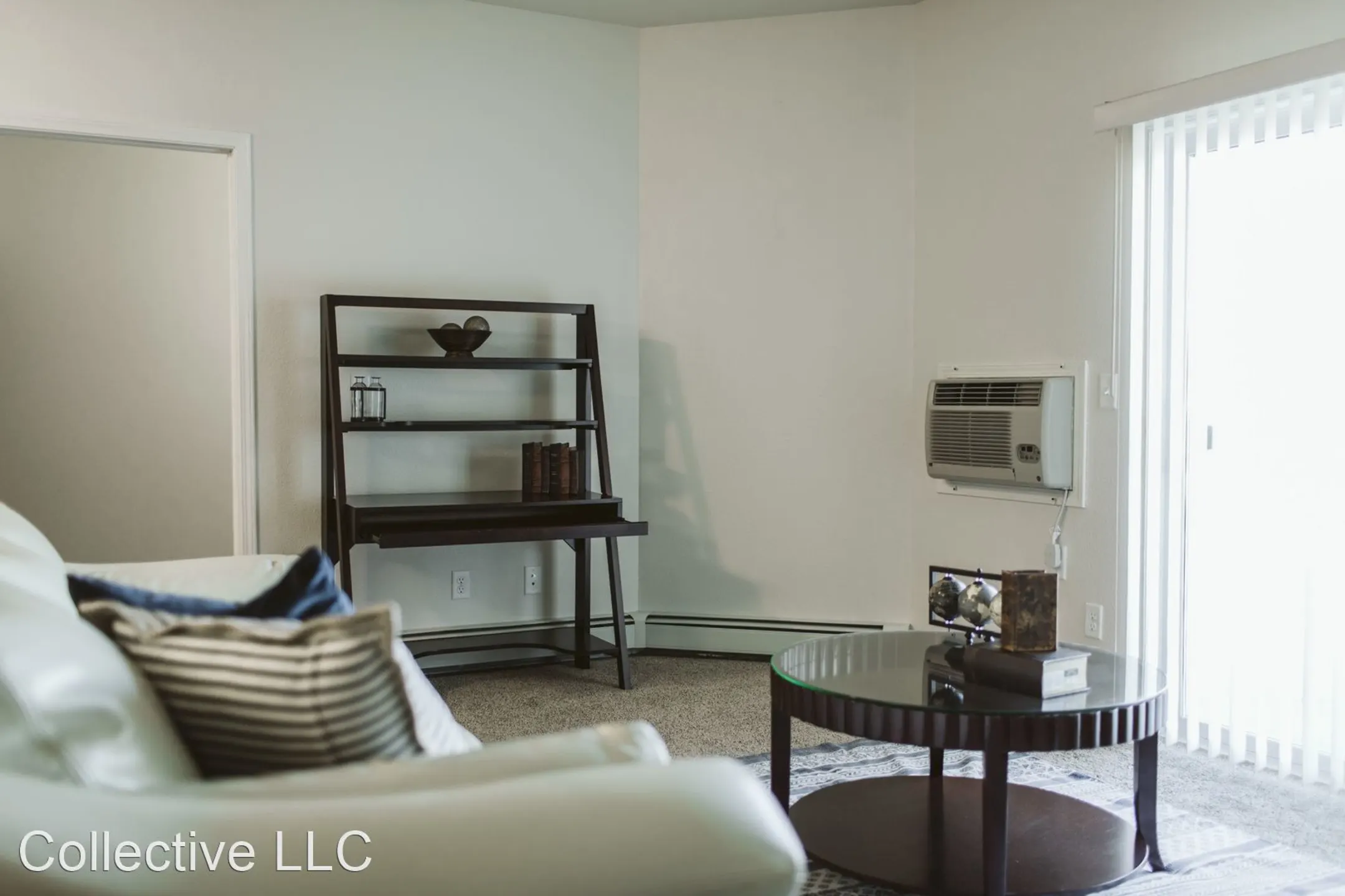 Living Room - Silver Lake Apartments - Mandan, ND