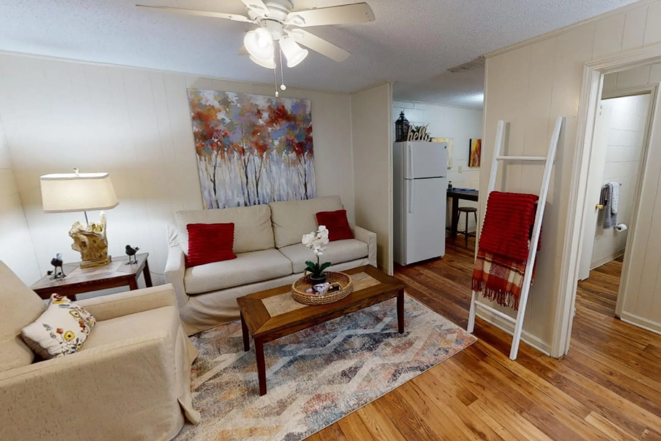 Living Room - Canterbury Apartments - Tuscaloosa, AL