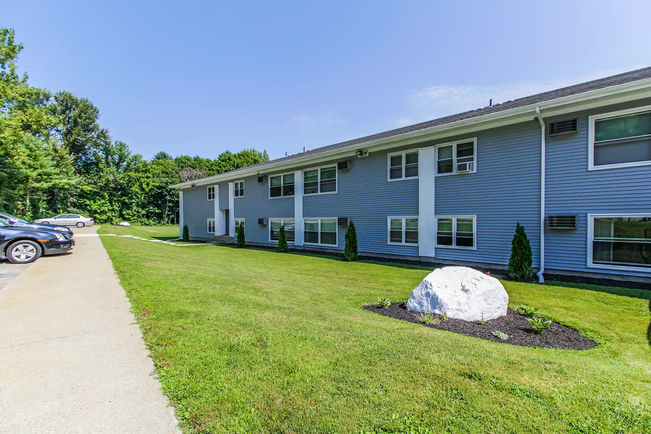 Country Manor Pomfret 120 Putnam Rd Pomfret, CT Apartments for