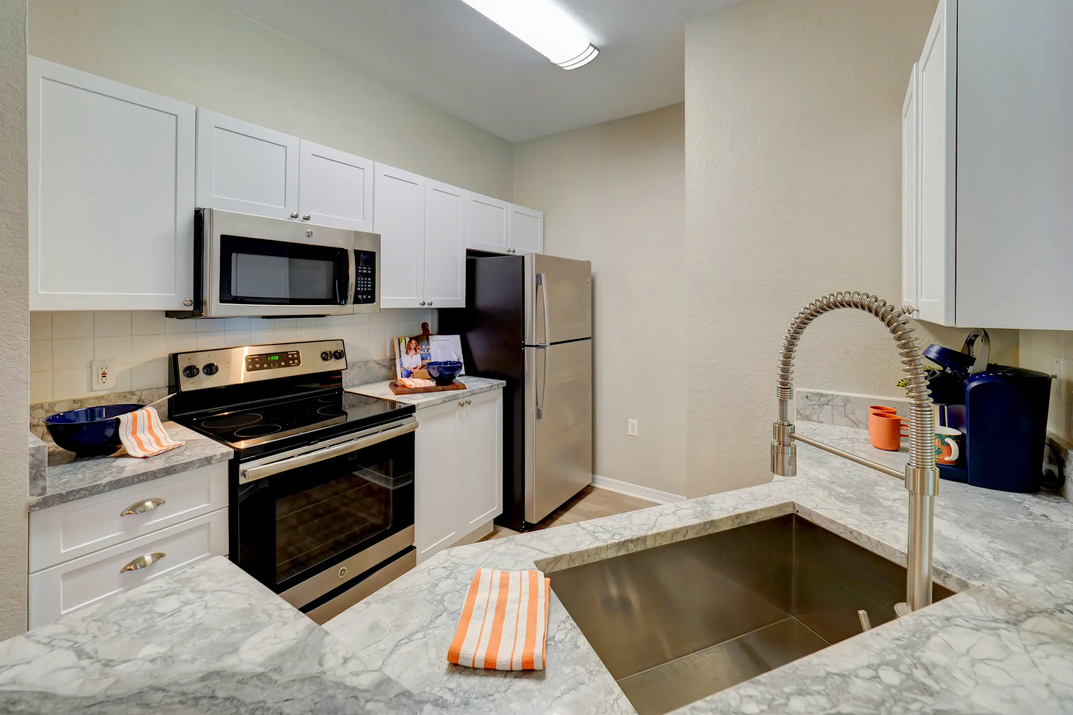 Kitchen - Saratoga Place on Palmer Ranch - Sarasota, FL