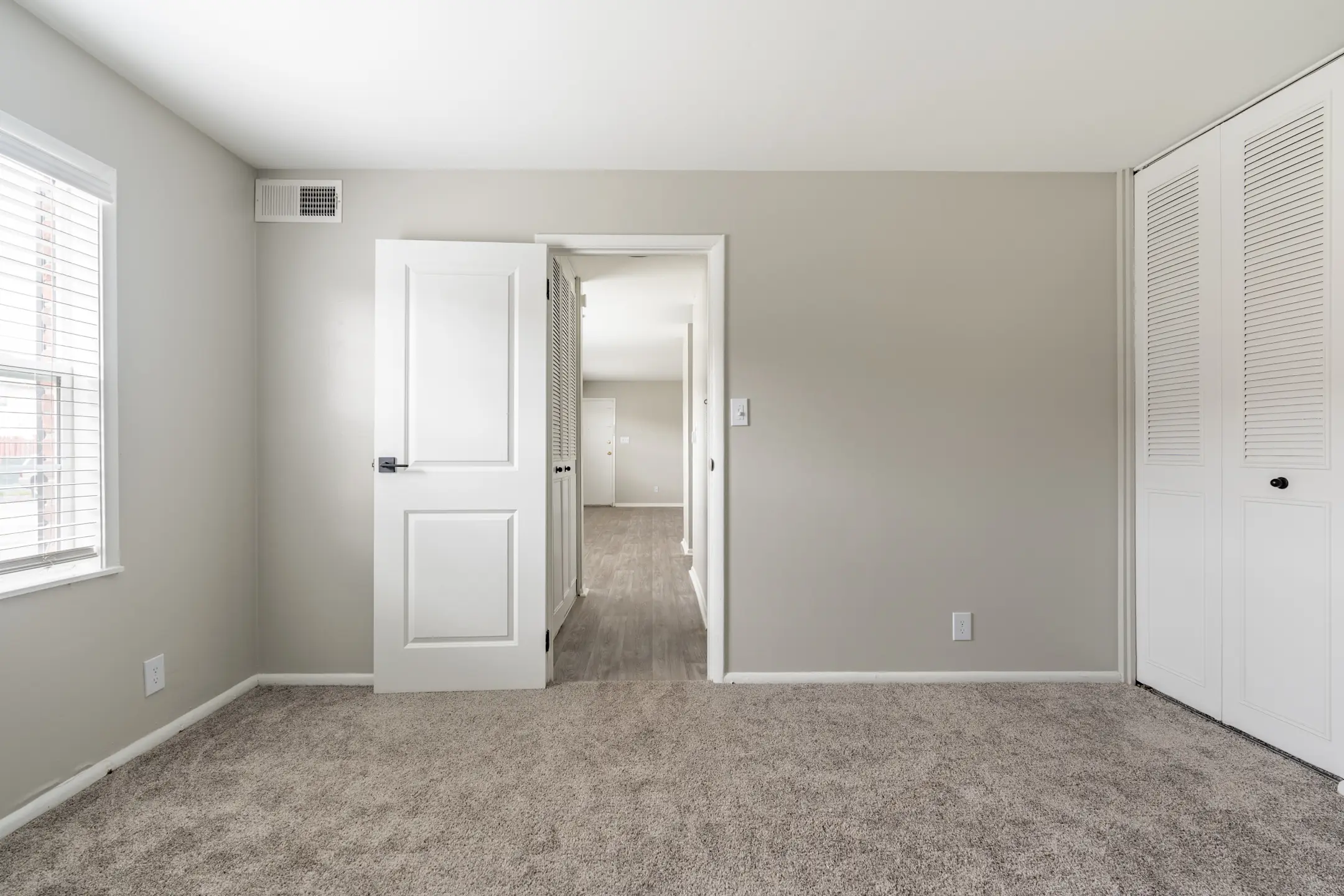 Bedroom - The Life at White Pines - Indianapolis, IN