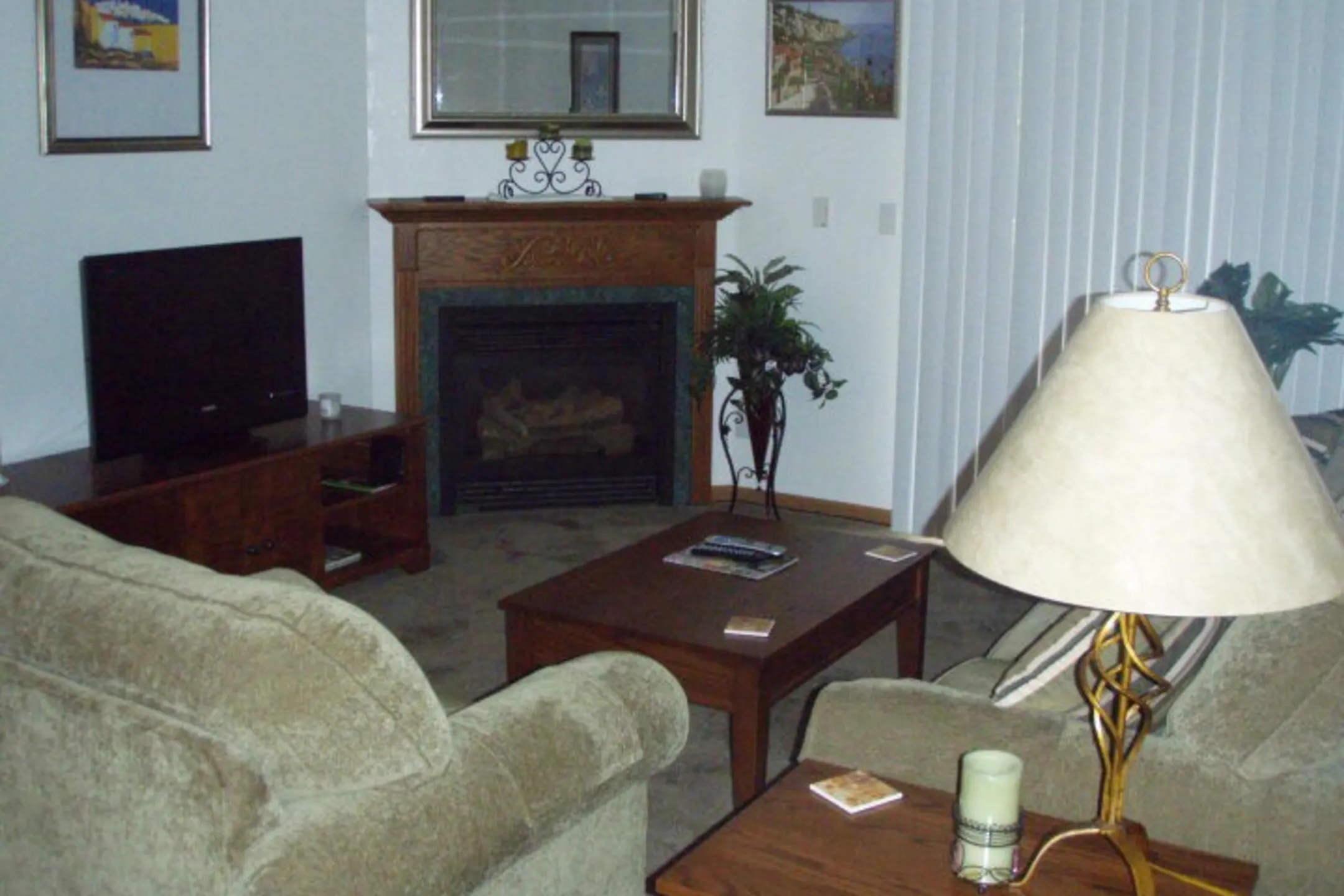 Living Room - Rockwood Apartments - Shiloh, IL