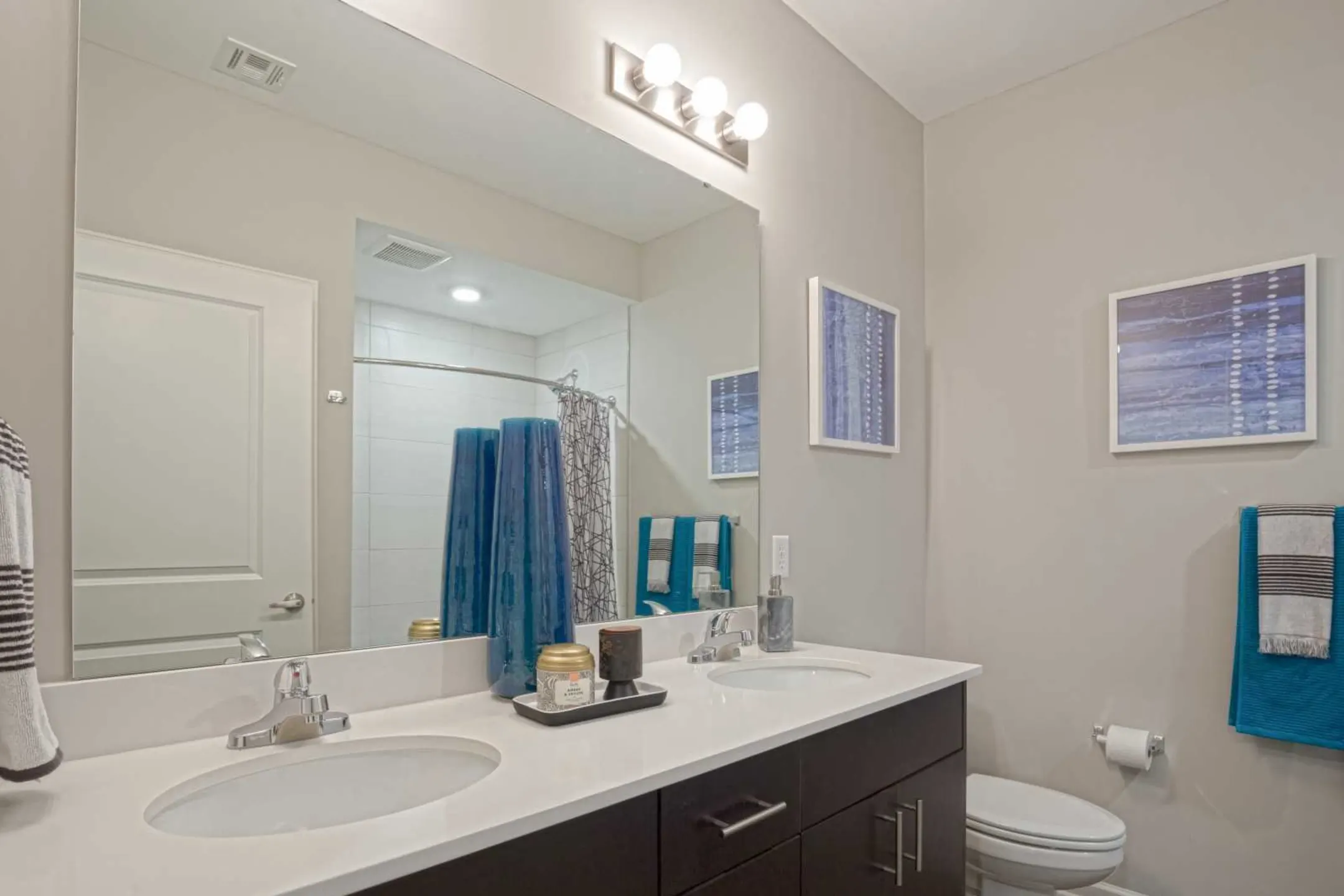 Bathroom - EdgeWater at City Center - Lenexa, KS