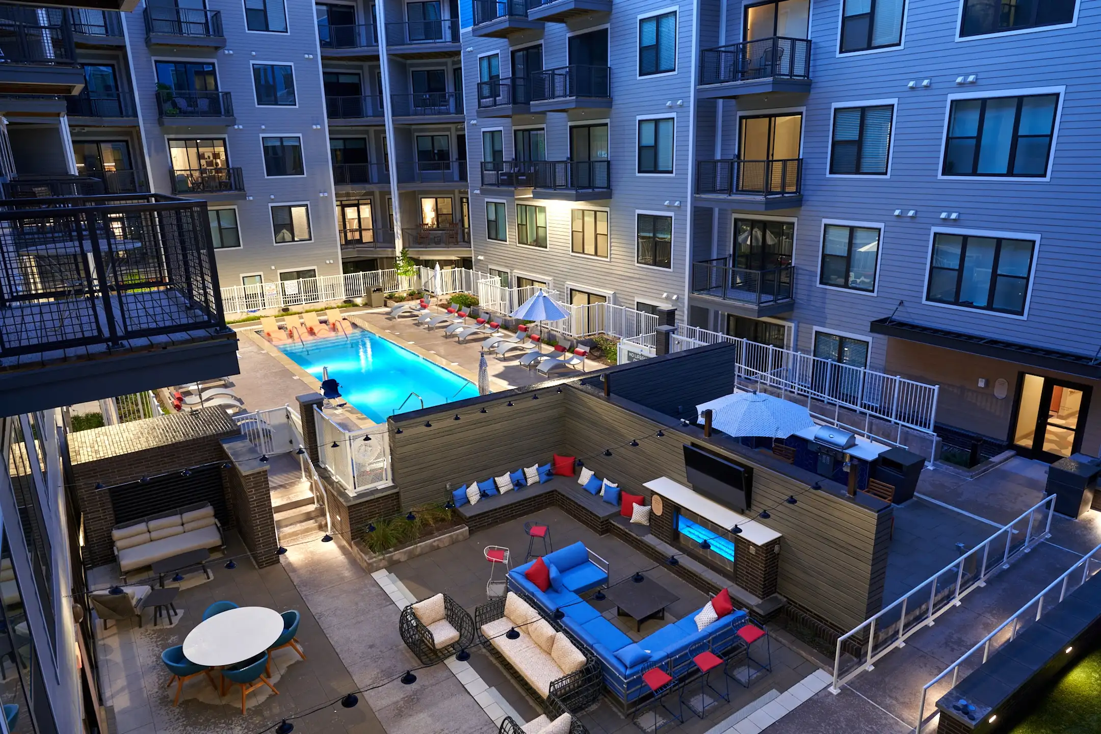 Church and Henley 700 Henley St SW Knoxville, TN Apartments for