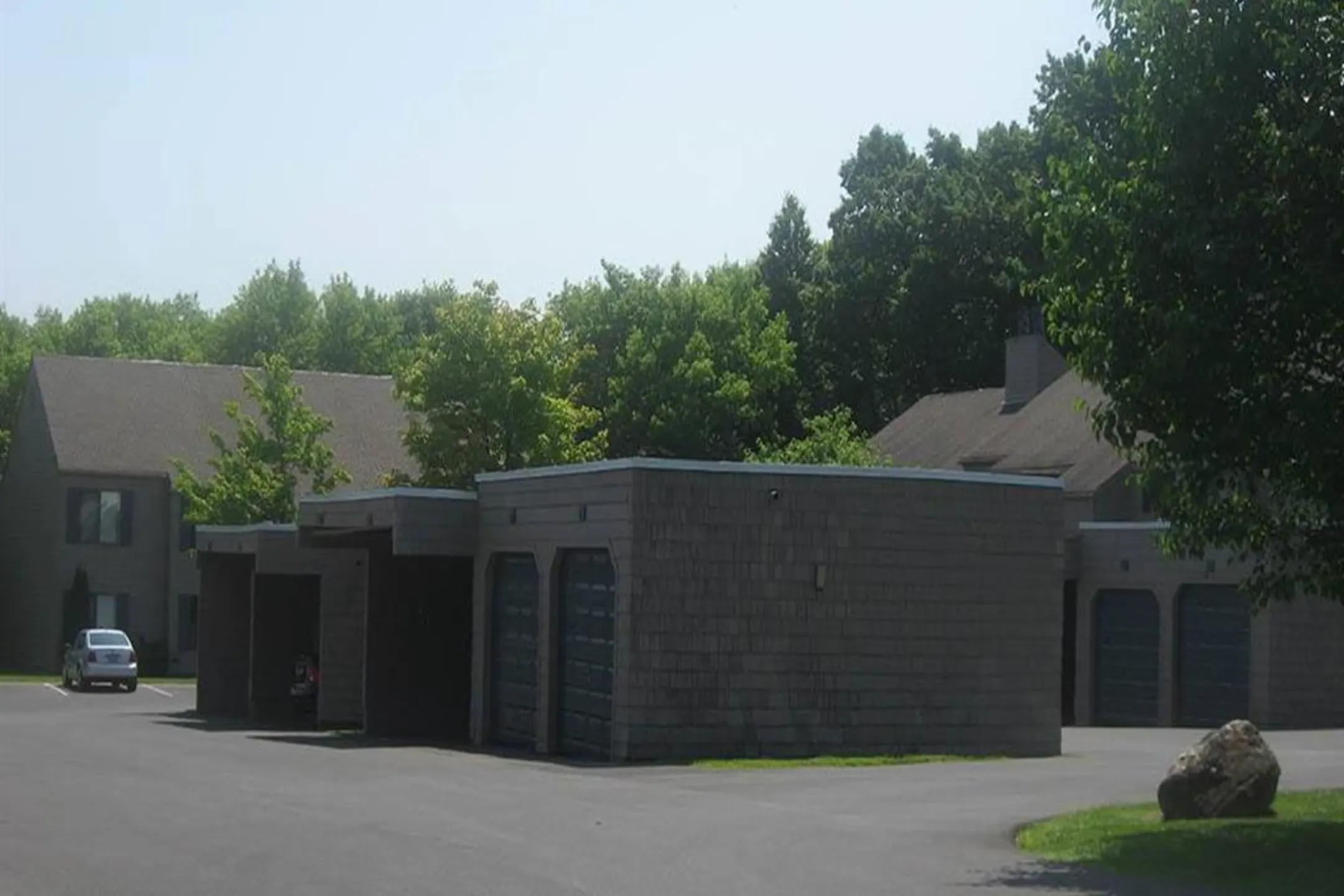 Building - Steeplechase Apartments - Camillus, NY