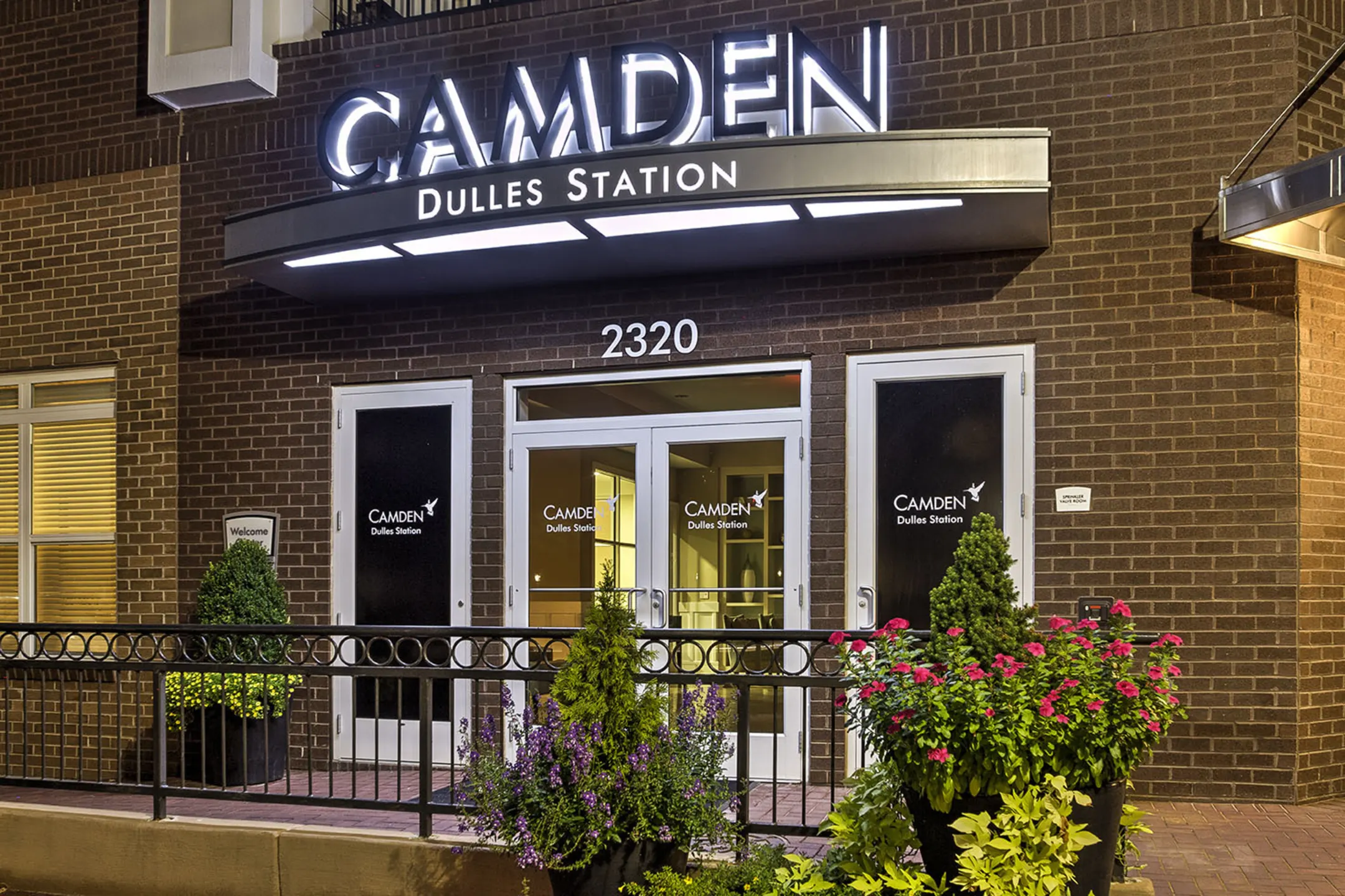 Building - Camden Dulles Station - Herndon, VA