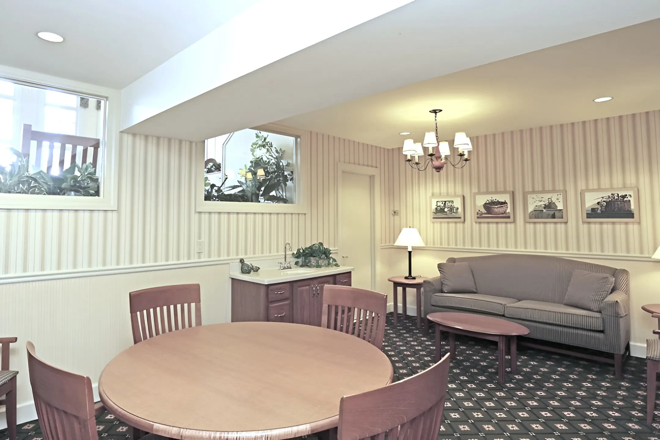 Living Room - Hampshire Apartments - Schenectady, NY