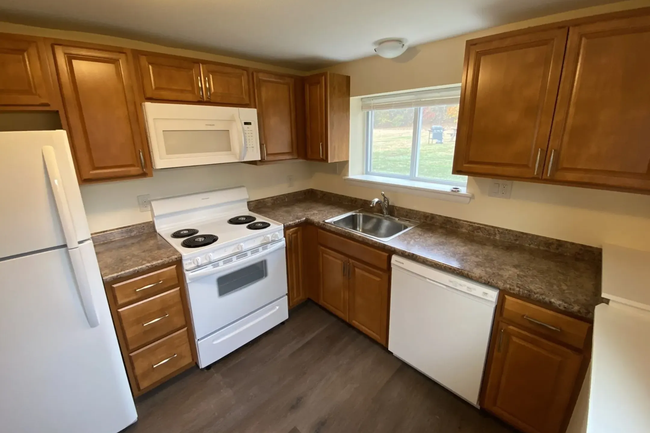 Woodlands, The 79 South Rd Londonderry, NH Apartments for Rent Rent.