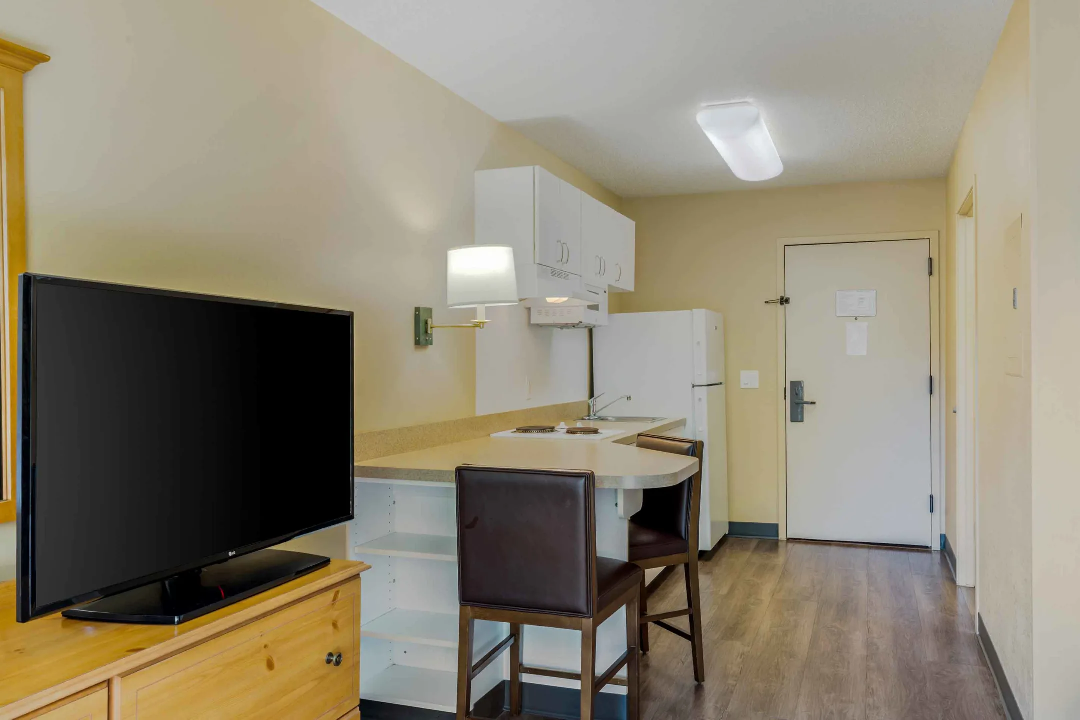 Furnished Studio Boston Waltham 52 4th Ave. Apartments Waltham, MA 02451