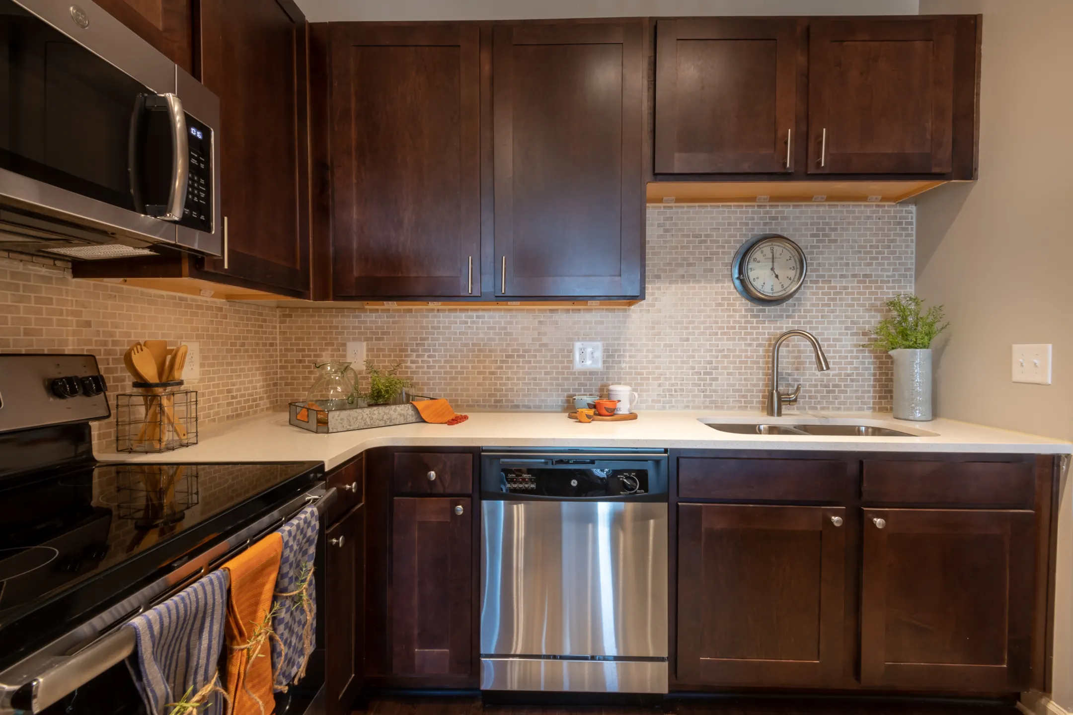 Kitchen - The Crest At Brier Creek Apartments - Raleigh, NC