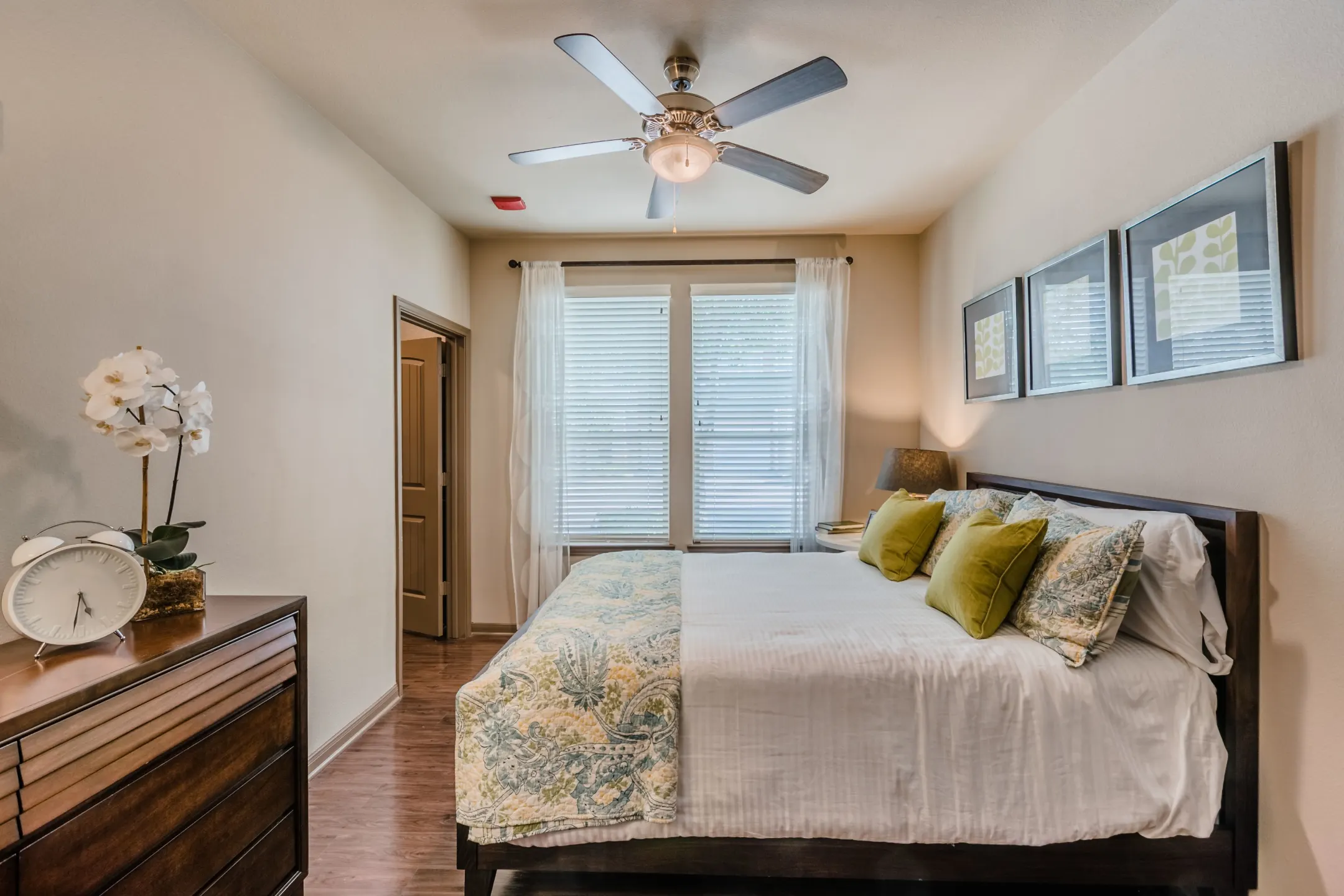 Bedroom - Lakewood Flats Apartments - Dallas, TX