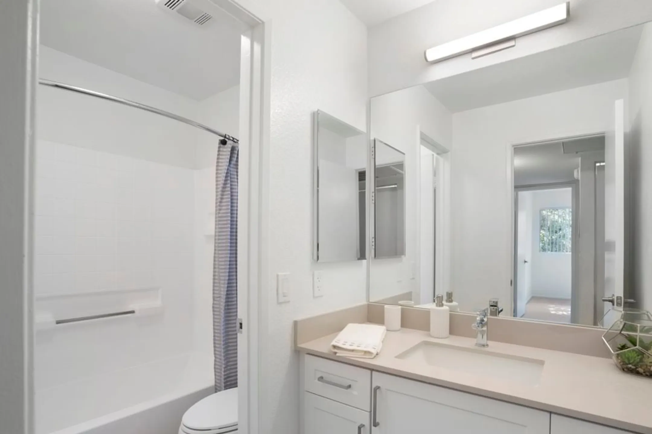 eaves Phillips Ranch Apartments Pomona, CA 91766