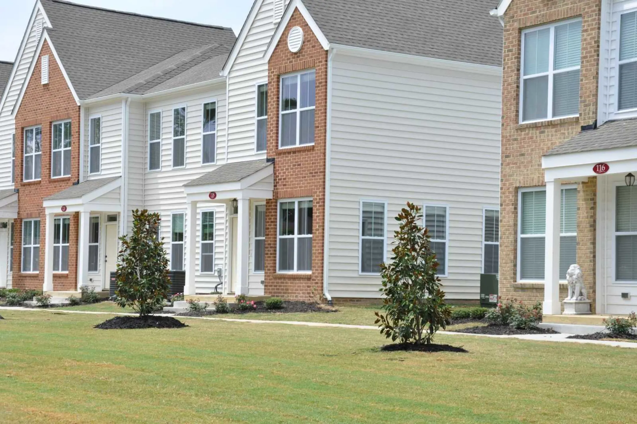 Yorktown Arch Apartments Townhomes - Yorktown, VA 23692