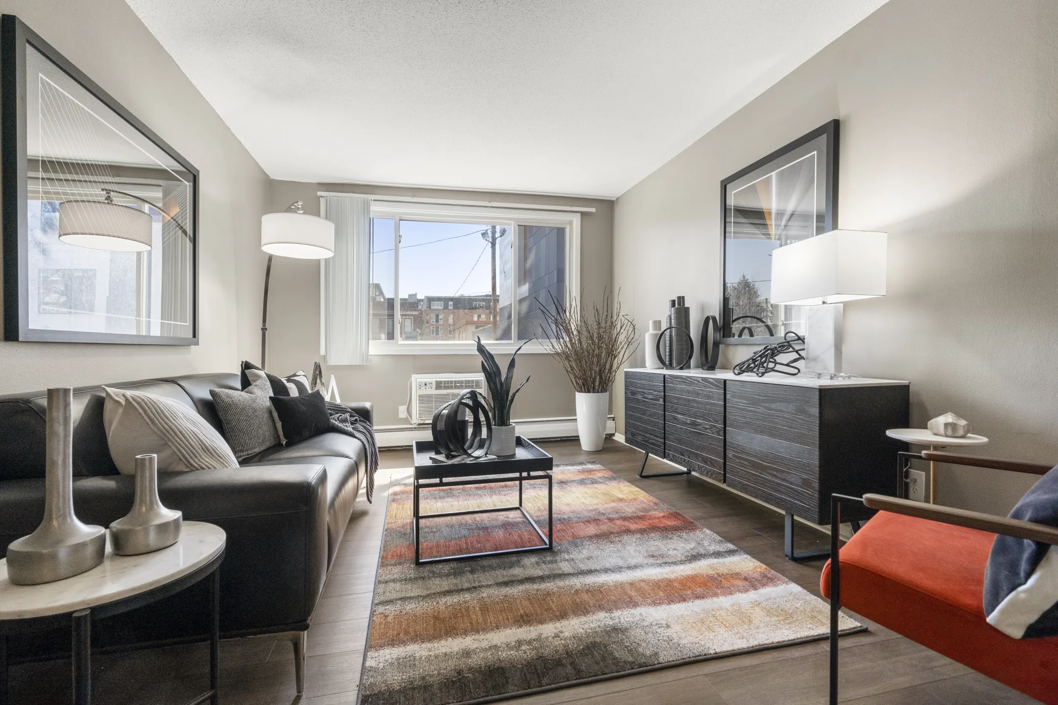 Living Room - Uptown Square - Minneapolis, MN