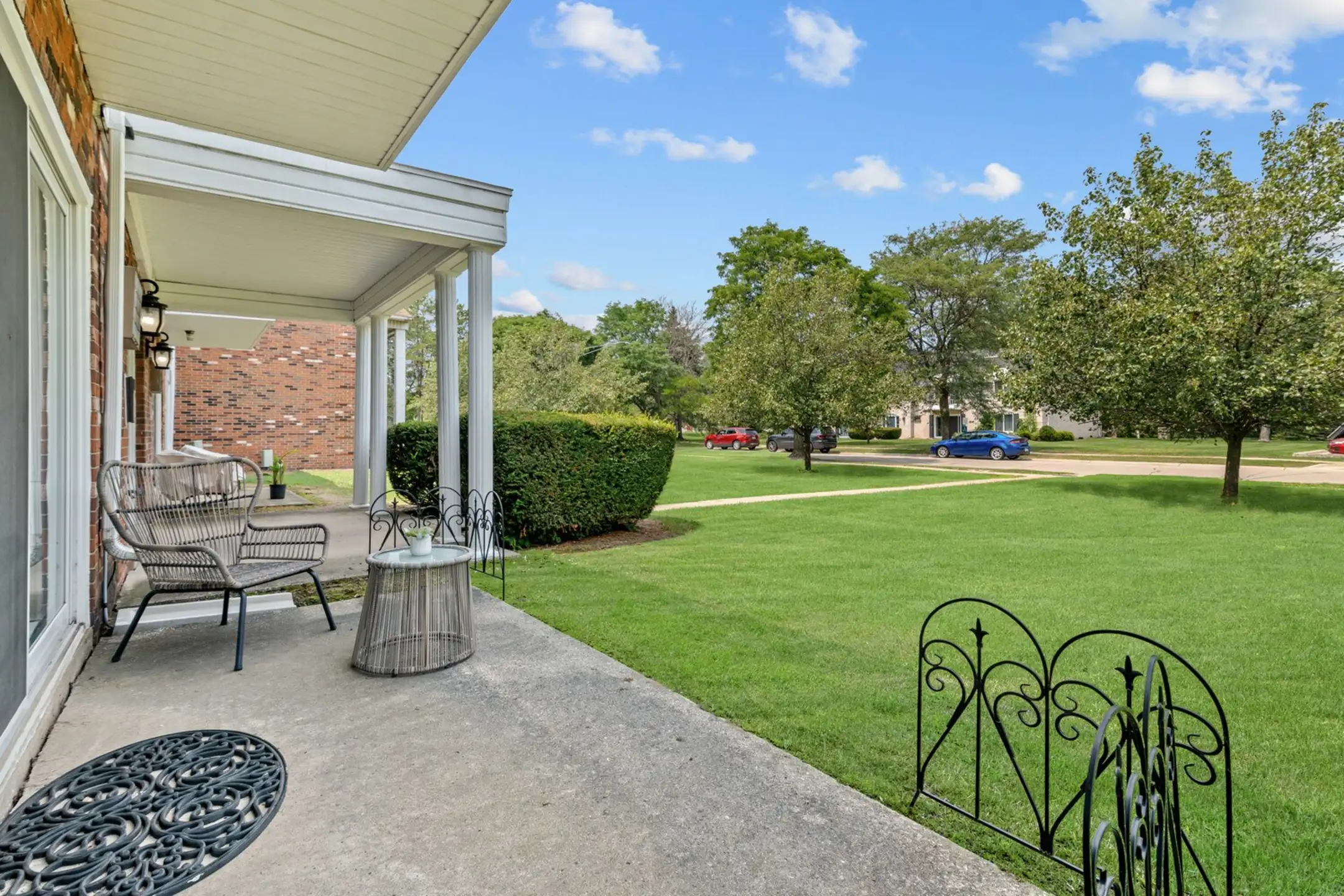 Patio / Deck - Apple Ridge - Livonia, MI