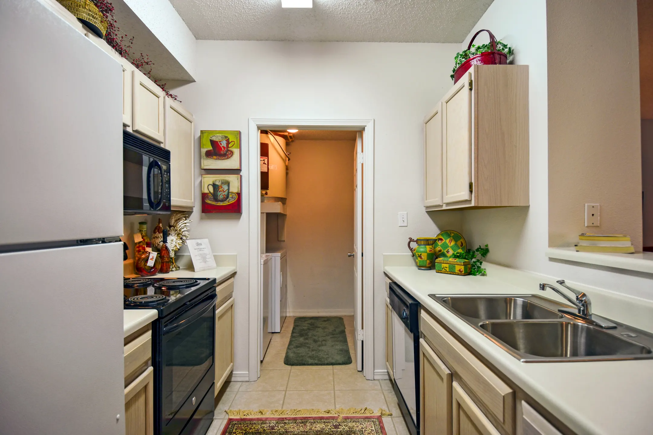 Kitchen - LaCrosse Apartments & Carriage Homes - Bossier City, LA