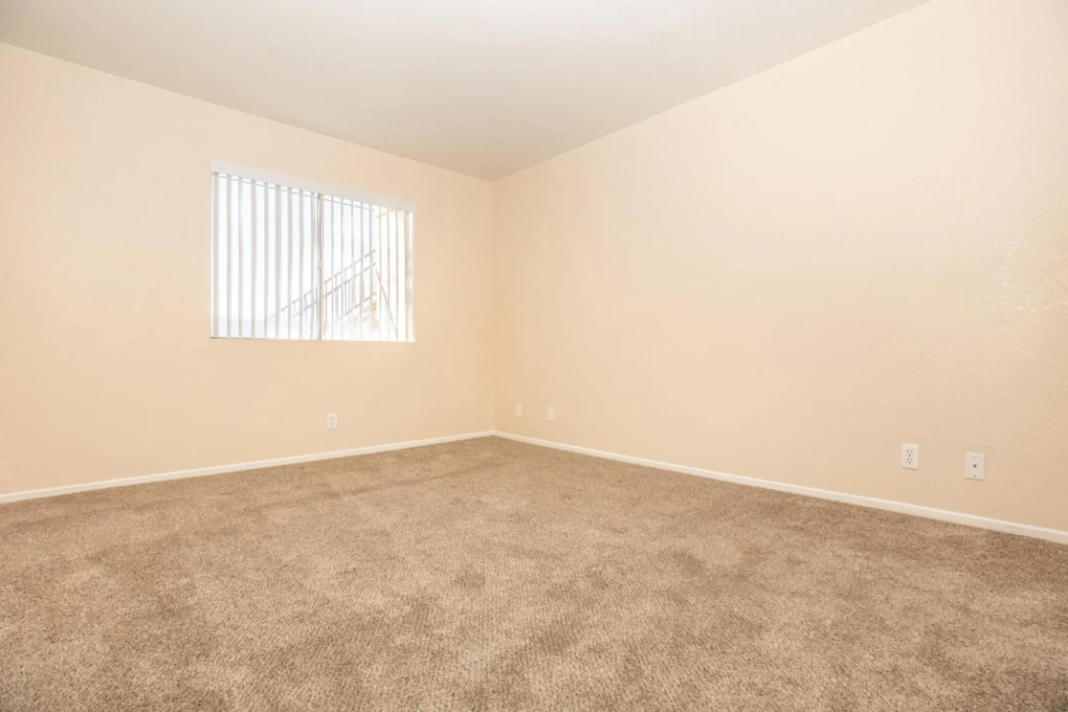 Desert Heights Apartments - Barstow, CA