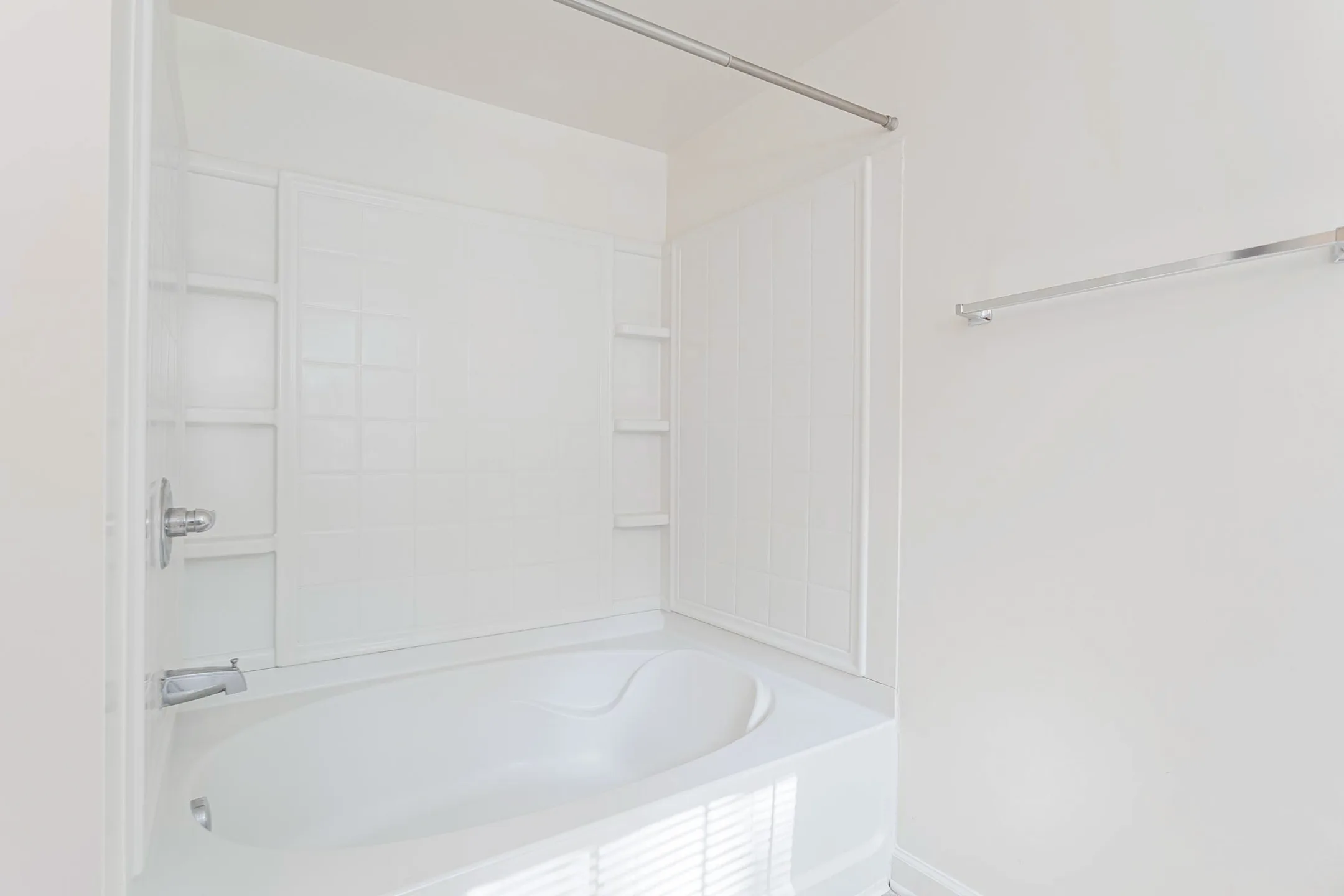 Legacy at Mayland 8800 Queensmere Pl Henrico, VA Apartments for