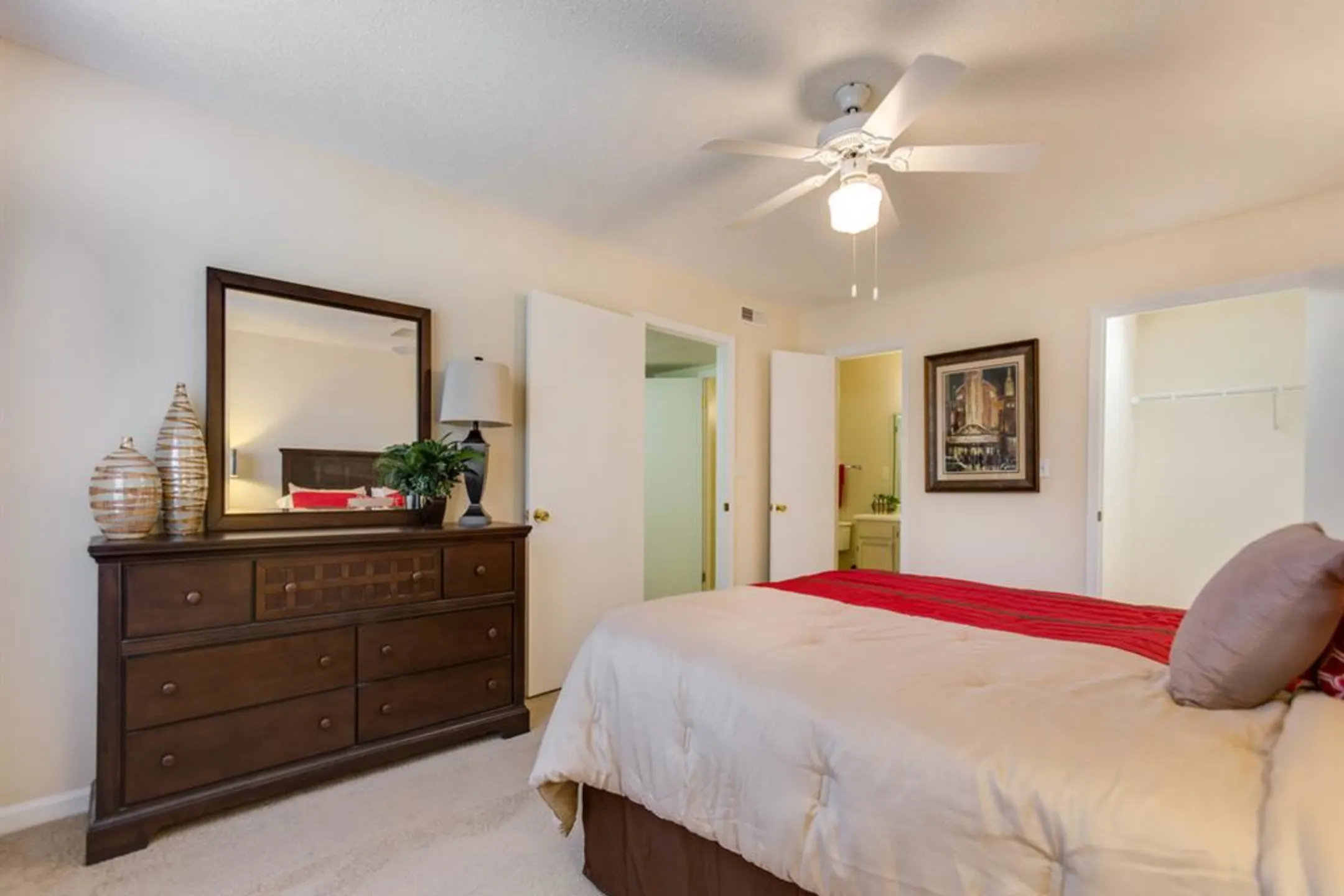 Bedroom - Stone Creek Apartments - Tuscaloosa, AL