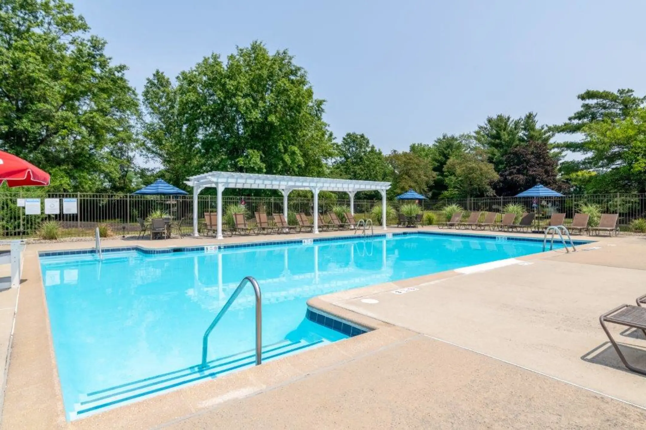 Cranbury Crossing Apartment Homes 1 Cranbury Cir East Brunswick, NJ