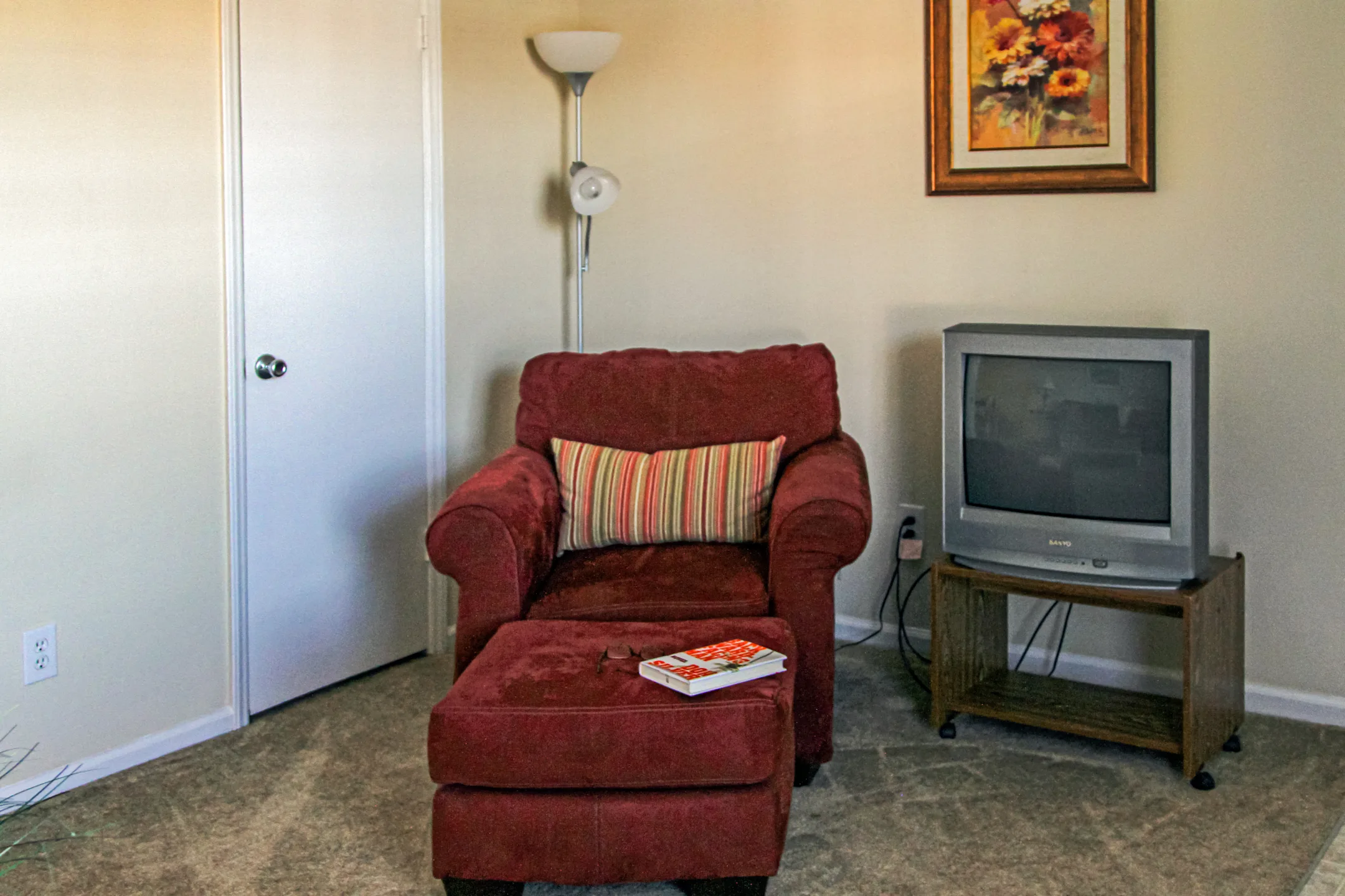 Living Room - Alder Ridge Apartments - Winston-Salem, NC