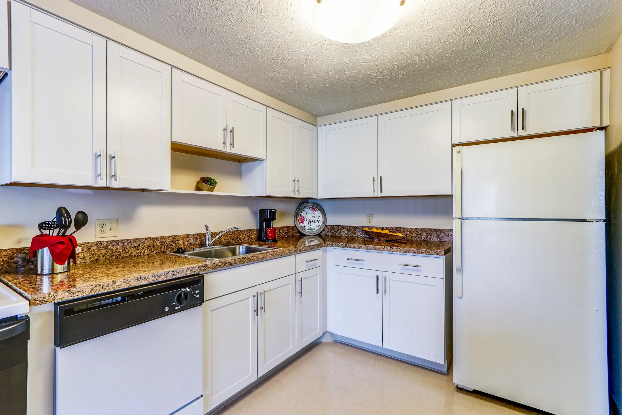 Kitchen - Concord Apartments - Cleveland Heights, OH