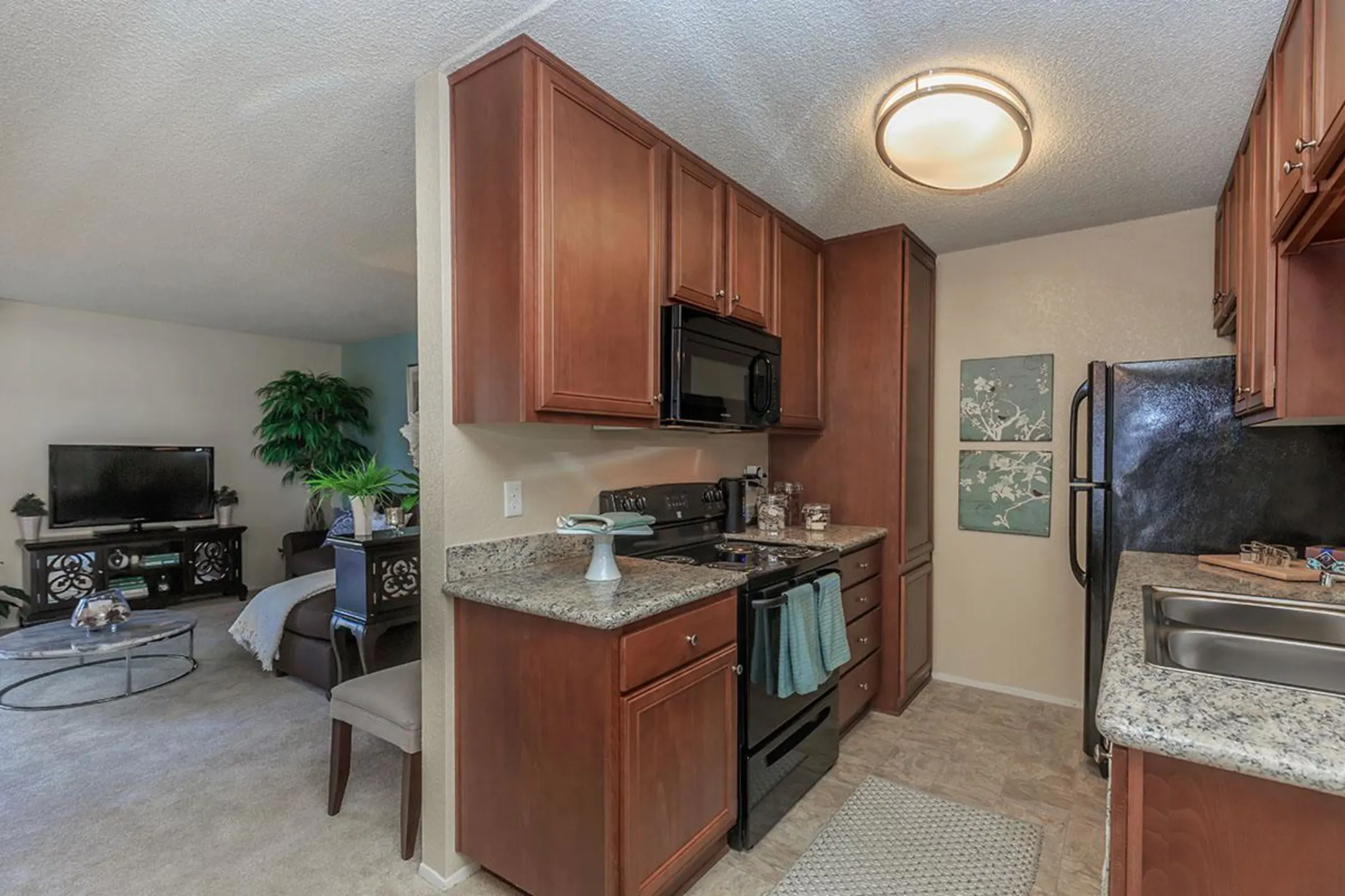 Kitchen - Creekside Meadows Apartments - Alpine, CA