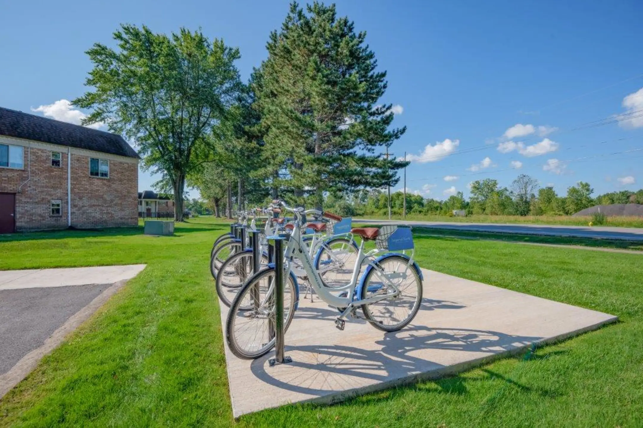 Imperial North Apartments 4672 Dewey Ave Rochester, NY Apartments