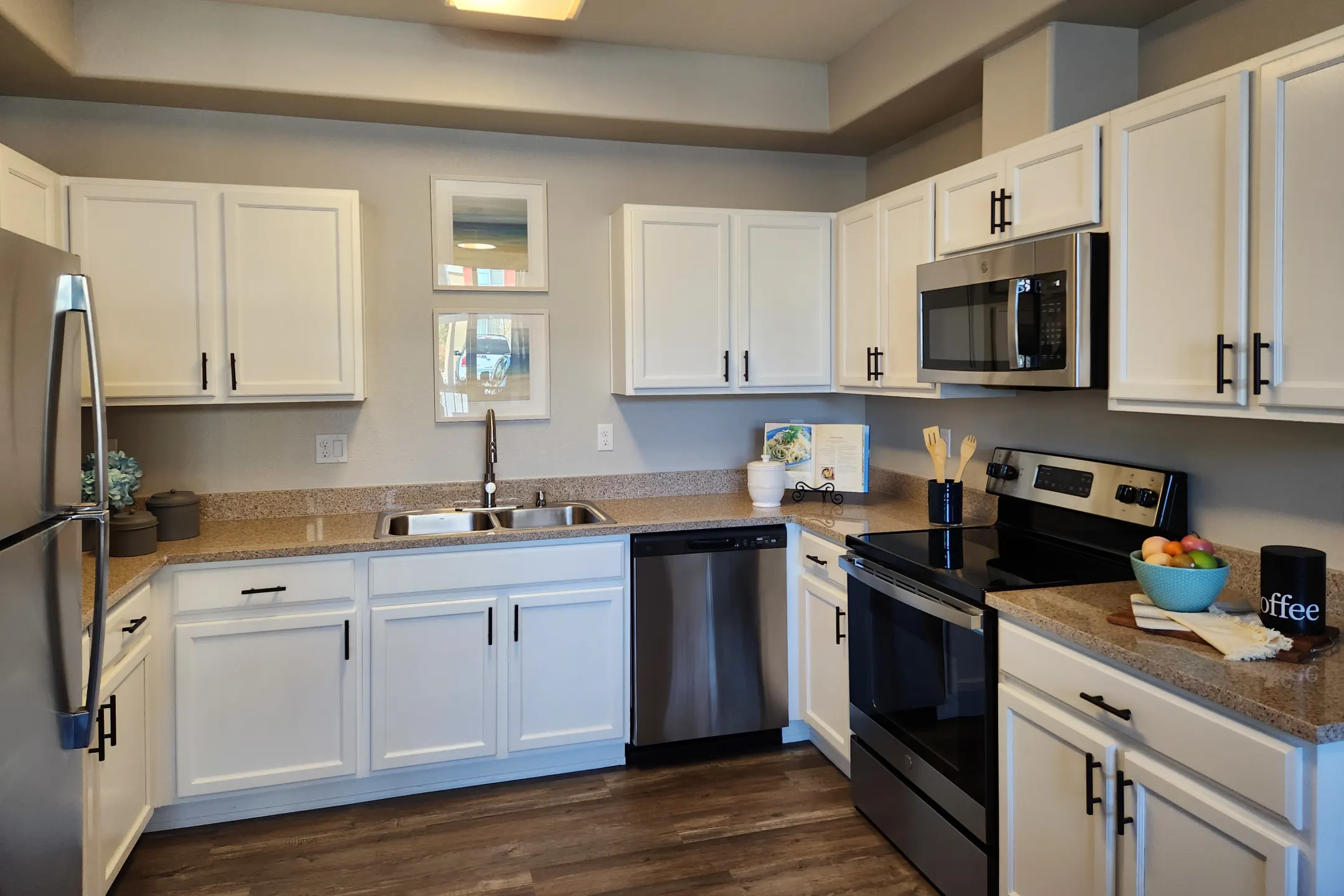 Kitchen - Edgewater at Virginia Lake - Reno, NV