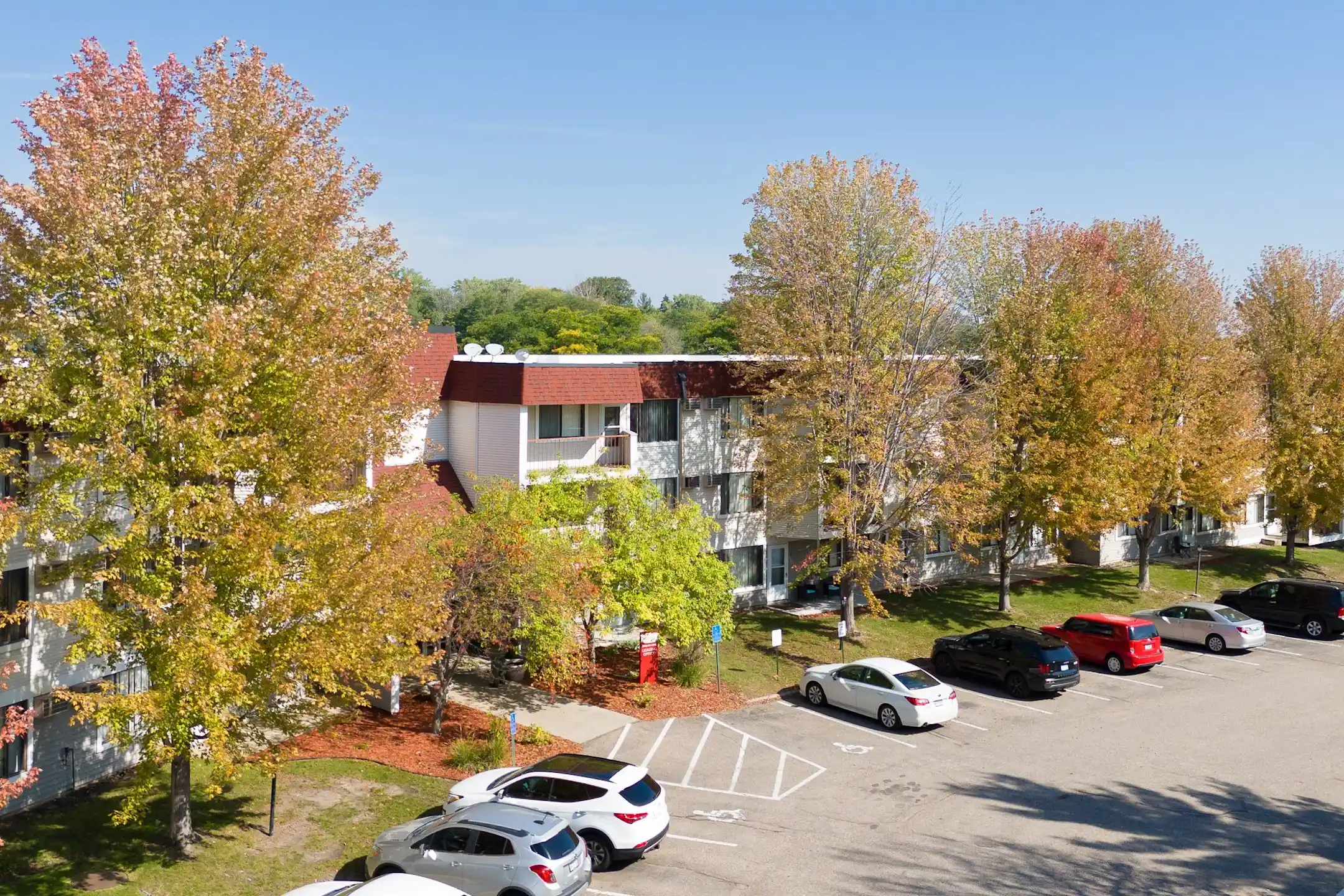 Building - Heritage Hills - Bloomington, MN
