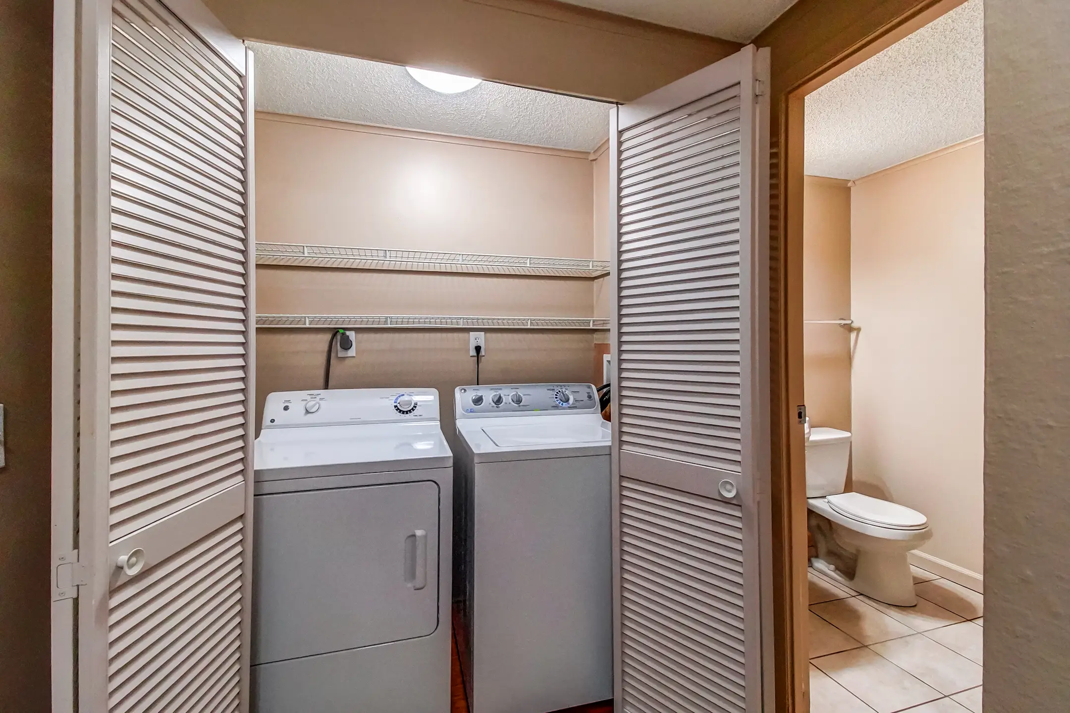 Fox Brook Townhomes 5278 Swstrn Blvd Hamburg, NY Apartments for