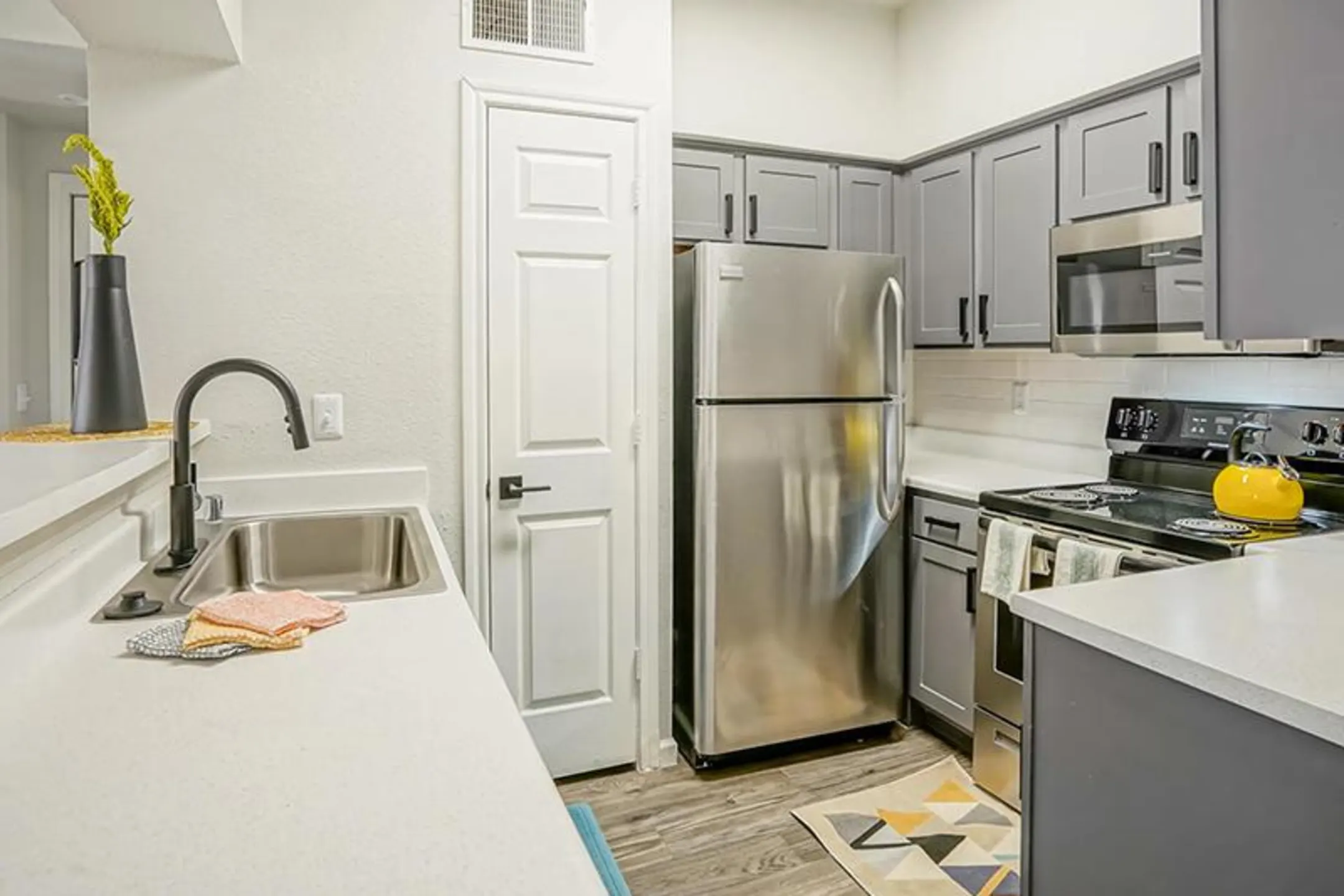 Kitchen - Prisma Apartments - Albuquerque, NM