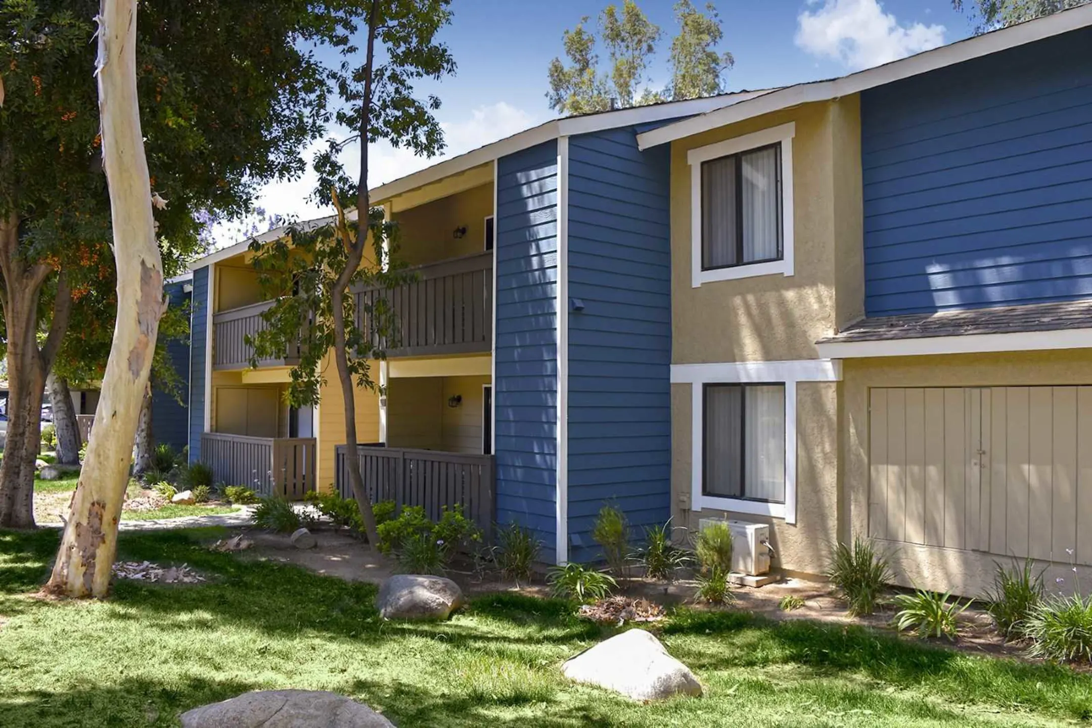 Building - River Oaks Condominiums - Riverside, CA