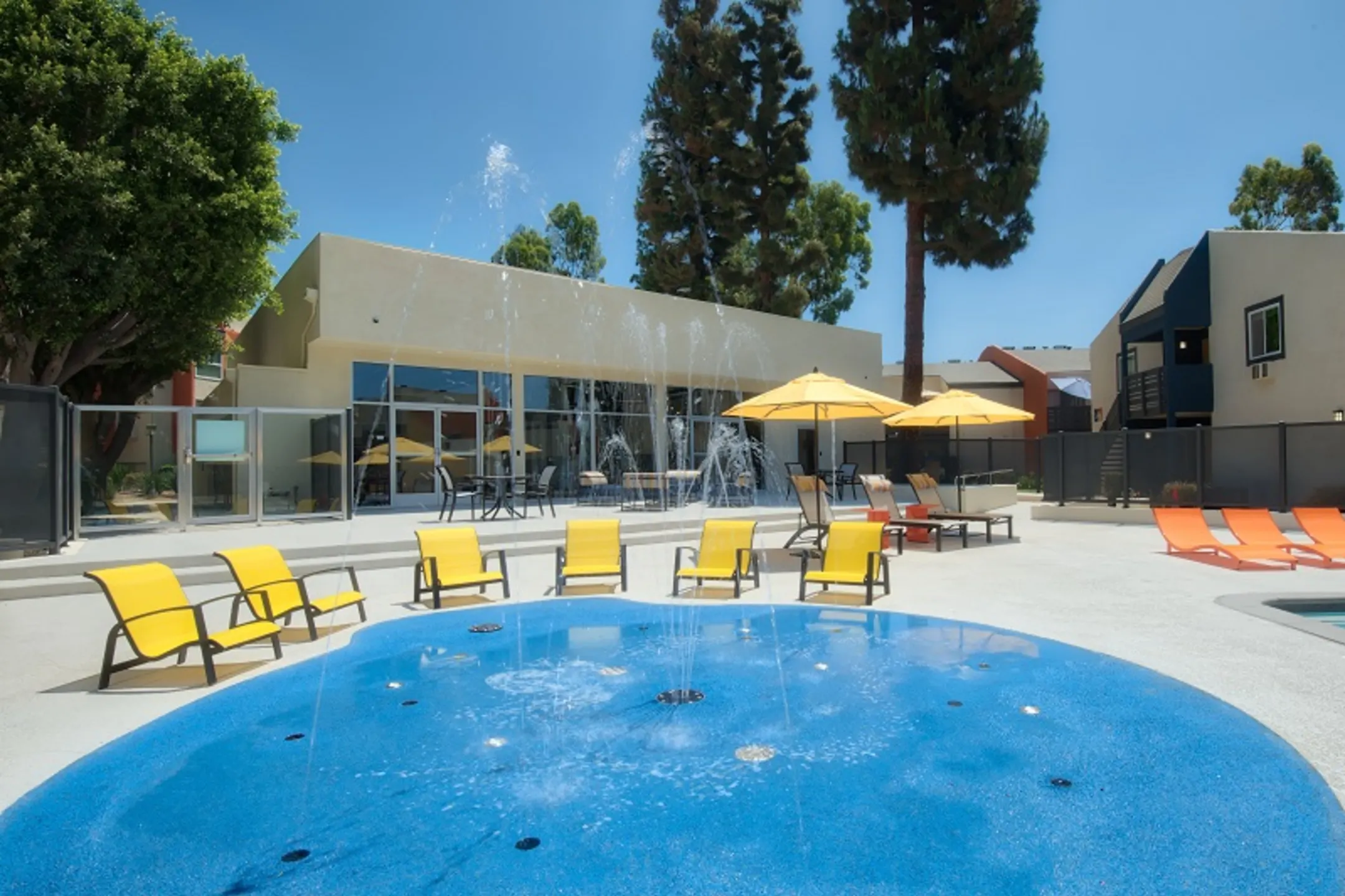 Pool - Horizon Apartment homes - Santa Ana, CA