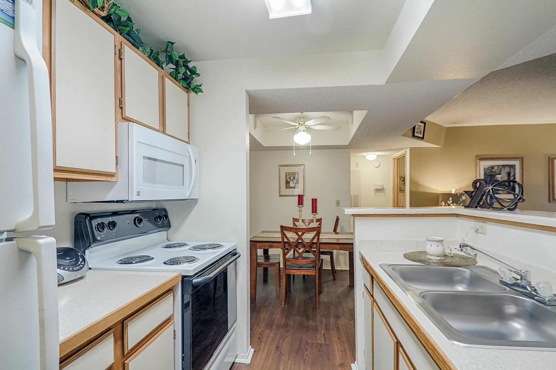Kitchen - Tiffany Place - Las Vegas, NV