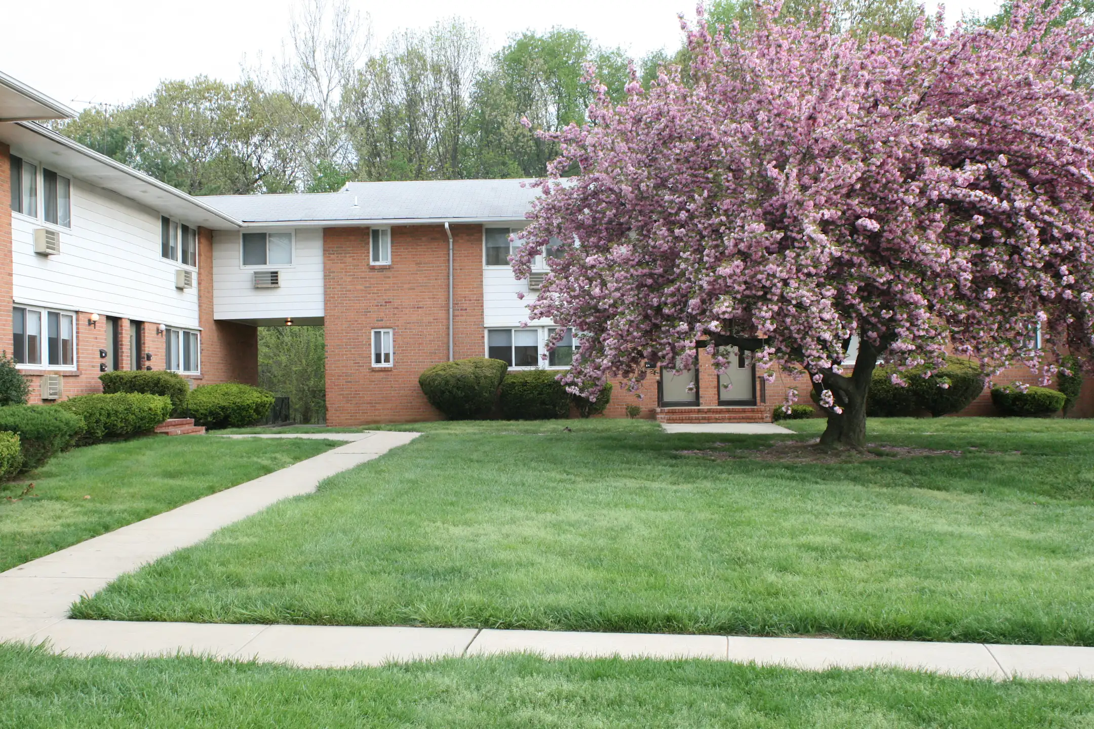 SouthGate & Rydal 272 Ward Ave Bordentown, NJ Apartments for Rent